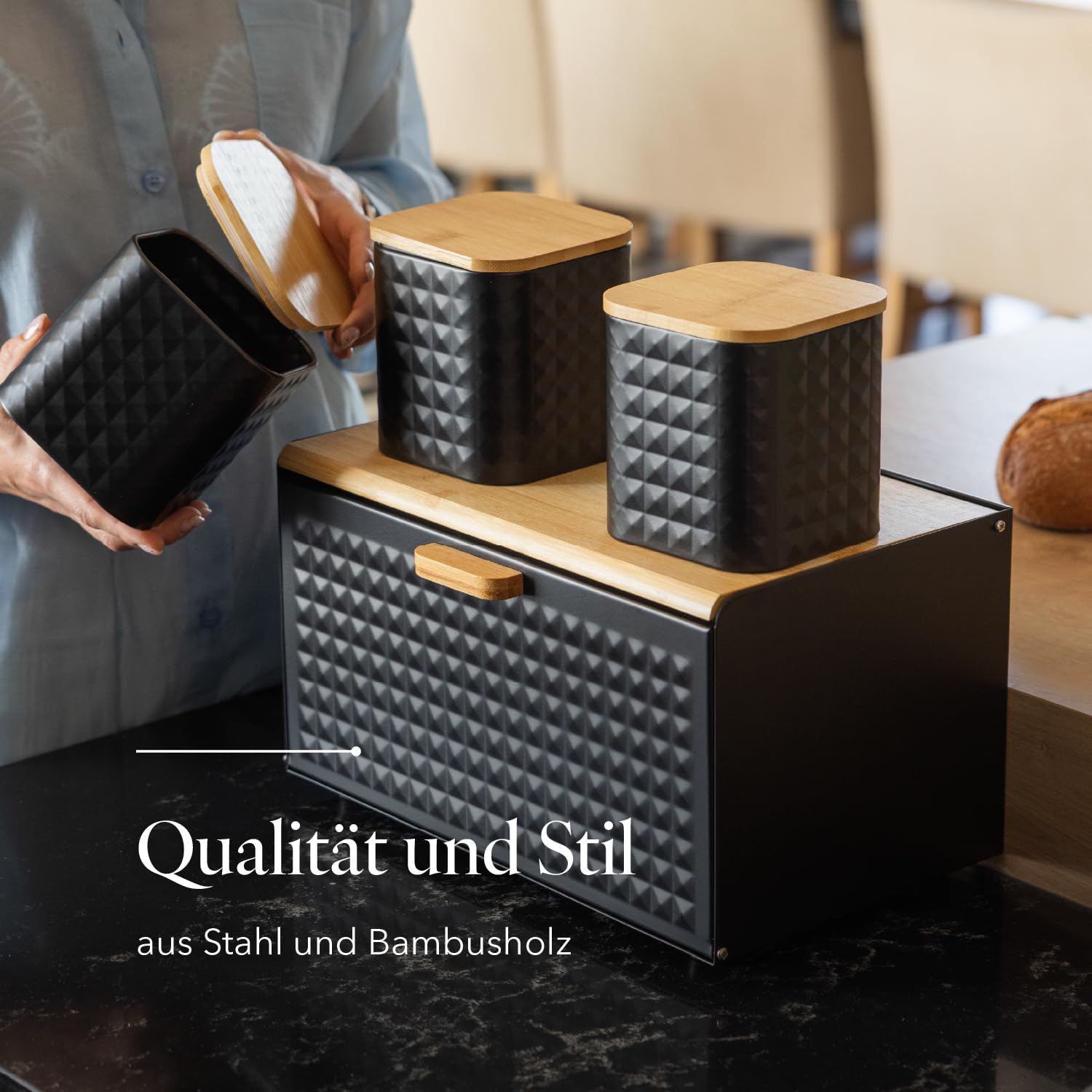 FLORINA Brotkasten inkl. 3-er-Set Aufbewahrungsdosen CUBE I Brotbox aus Stahl und Bambus-Deckel I Geräumiger und moderner Brotbehälter I 3 Vorratsdosen für Kaffee Tee Zucker I Farbe: Schwarz