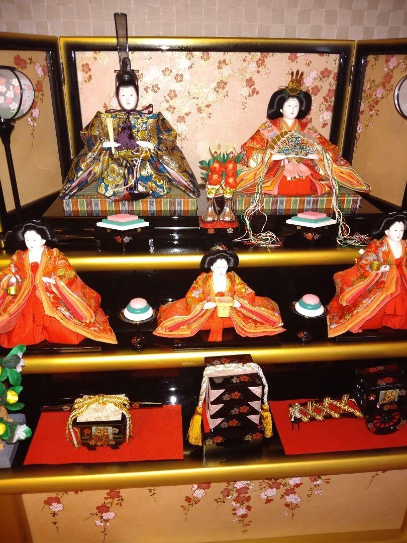 ①御雛様　三段飾り(別出品との3セット商品) 雛人形三段五人飾りセット【A3569】 細部にまでこだわった豪華な