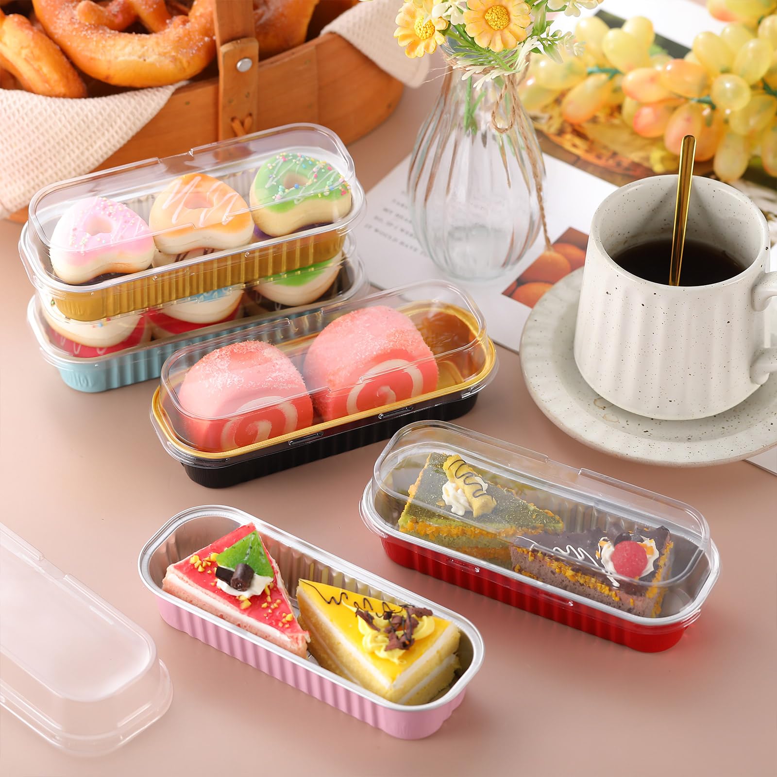 Qunclay 300 mini moldes de papel de aluminio con tapas desechables de 6.75 onzas con tapa, moldes rectangulares para hornear para fiesta de graduación, cupcakes, pan, magdalenas, pastel de queso