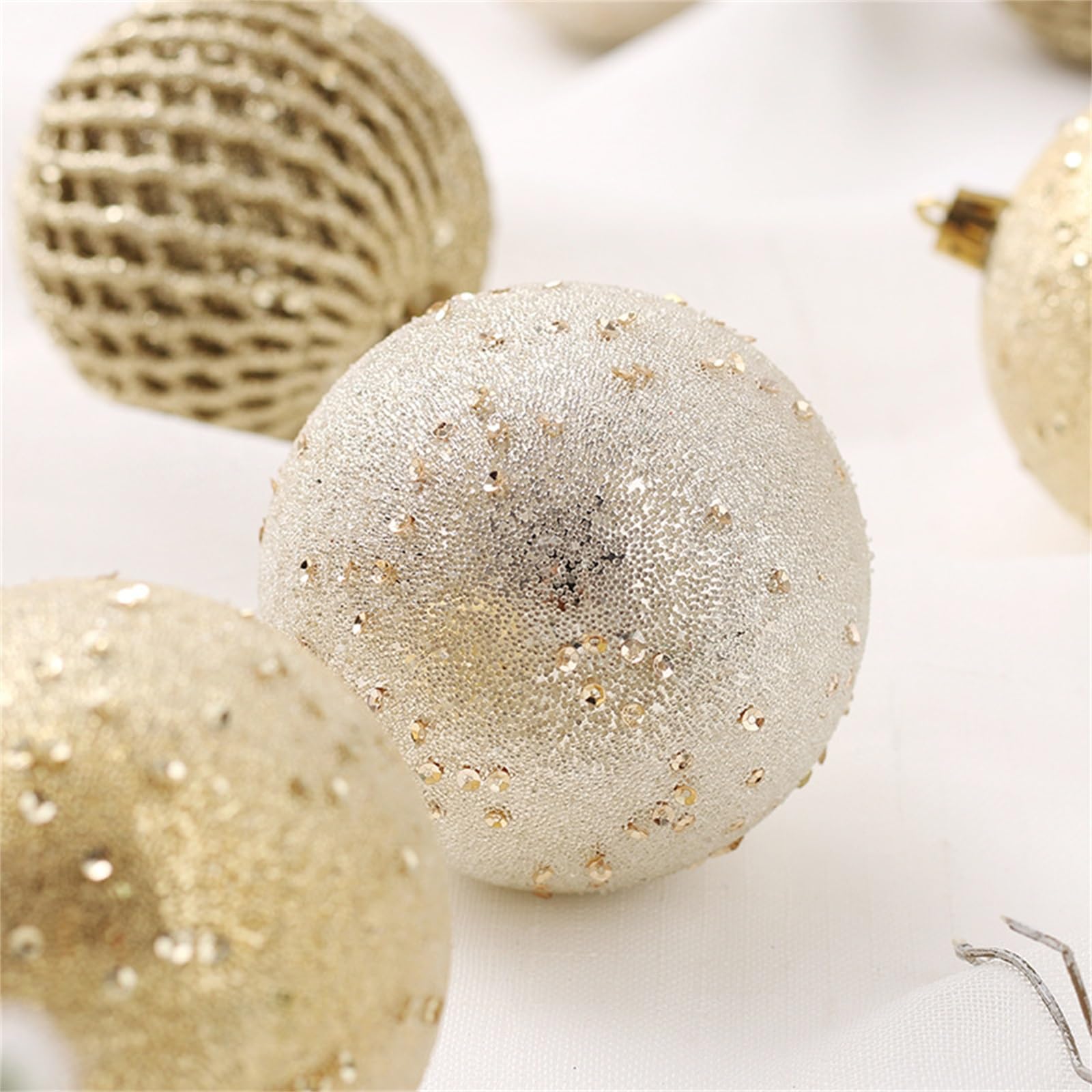 Adornos Navideños de Bolas Decoración navideña Bolas navideñas pintadas con Lentejuelas de 8 cm / 12 Piezas para árbol de Navidad, Fiestas, Bodas(Gold)