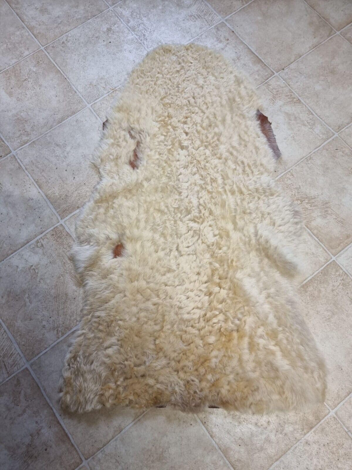 Echtes Schaffell Lammfell Schaffelle Lammfelle Fell Hell 2.Wahl Schnäppchen (90cm lang)