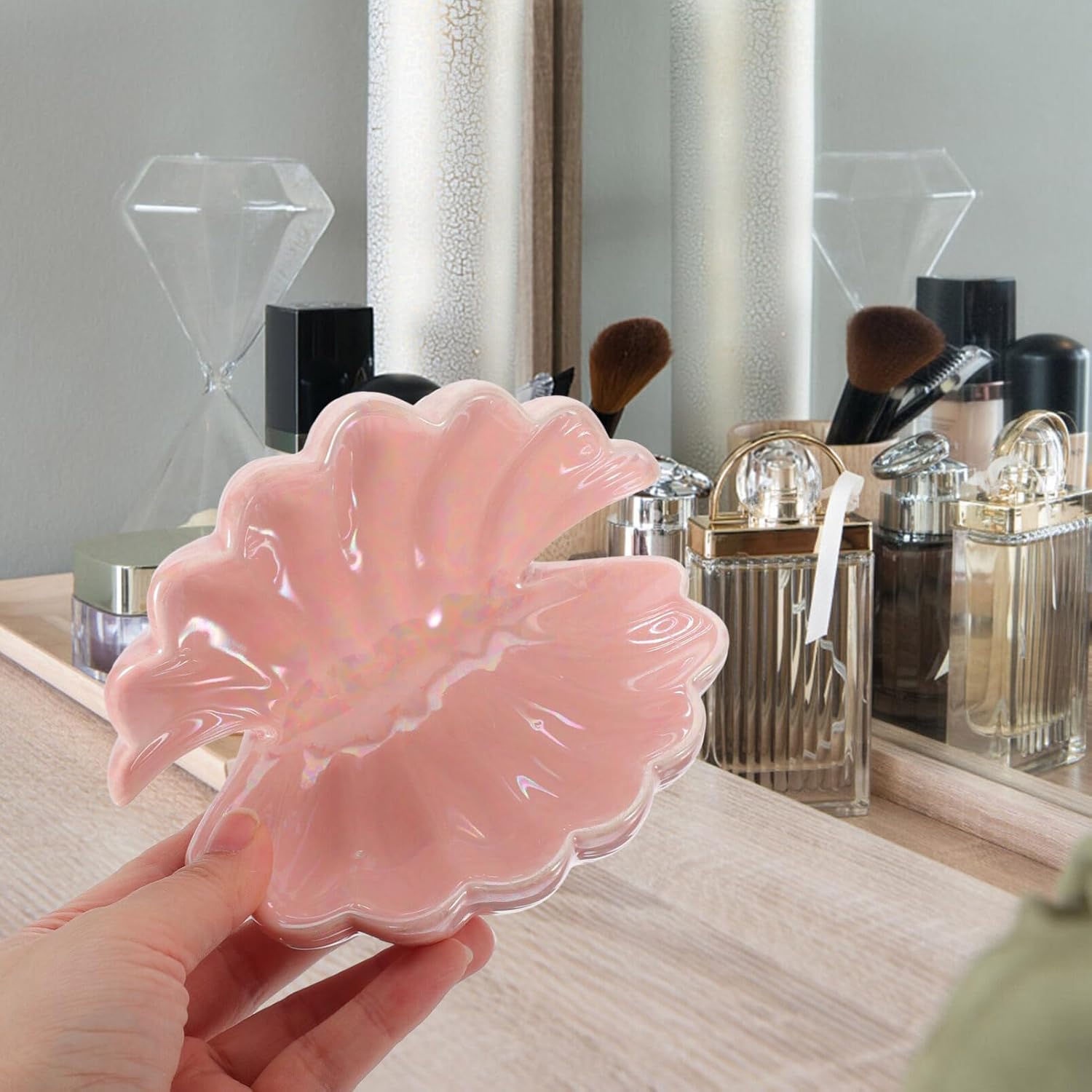 Shell Jewelry Tray Ceramic Key Bowl and Jewelry Dish for Entryway Table Decorative Organizer Elegant Finish Versatile Storage for Keys