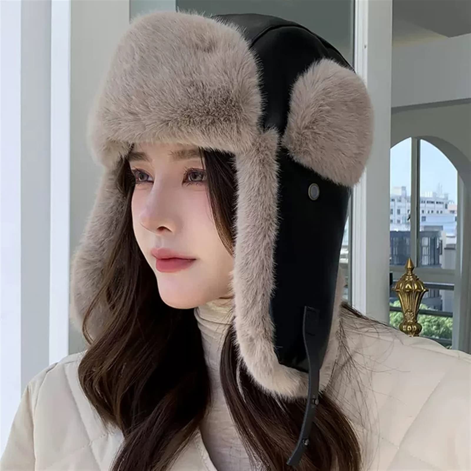 GIBZ Chapeau de Trappeur Femme Chapka Hiver Fausse Fourrure Trooper Bonnet Russe Casquette en Cuir