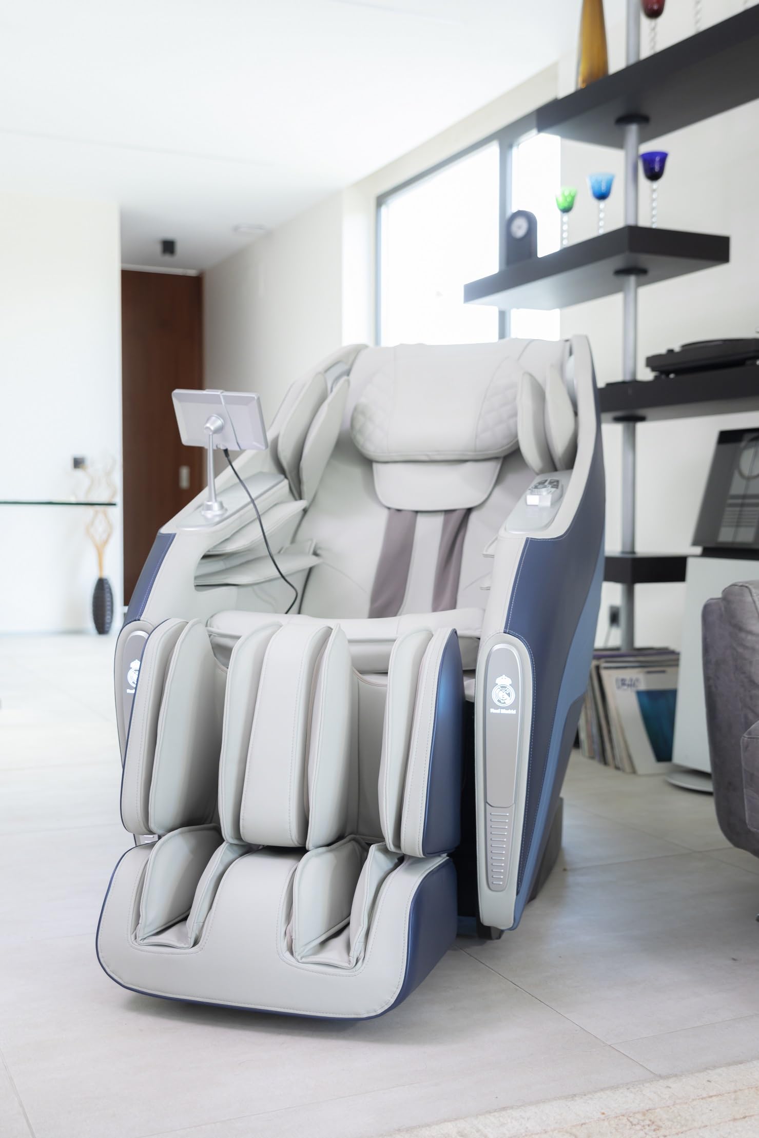 GLOBAL RELAX Real Madrid | Advance Sillón Masaje 3D Oficial del Real Madrid | Gravedad Zero Total | Presoterapia | Escaneo Cuerpo con IA | Tren Masaje SL de 135 cms | Bluetooth | Control Voz