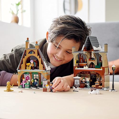 Miniatura 8 de LEGO Harry Potter Hogsmeade Village Visit 76388 - Juego de juguetes de construcción para niños niños y niñas a partir de 8 años 851 piezas