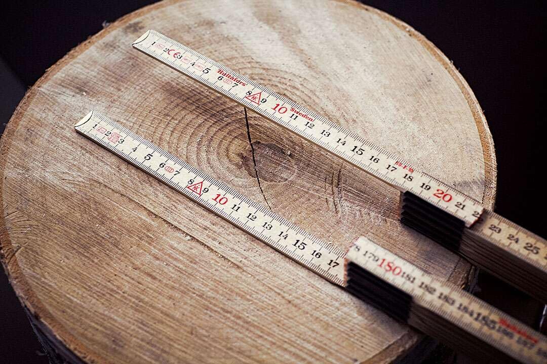 Lot de 3 mètres de contact I Hultafors I Mètre à maillons 2 m avec graduation inversée pour les mesures ajustées I Fabriqué en Suède I 3 x 2 m Mètre pliant en bouleau I 101804