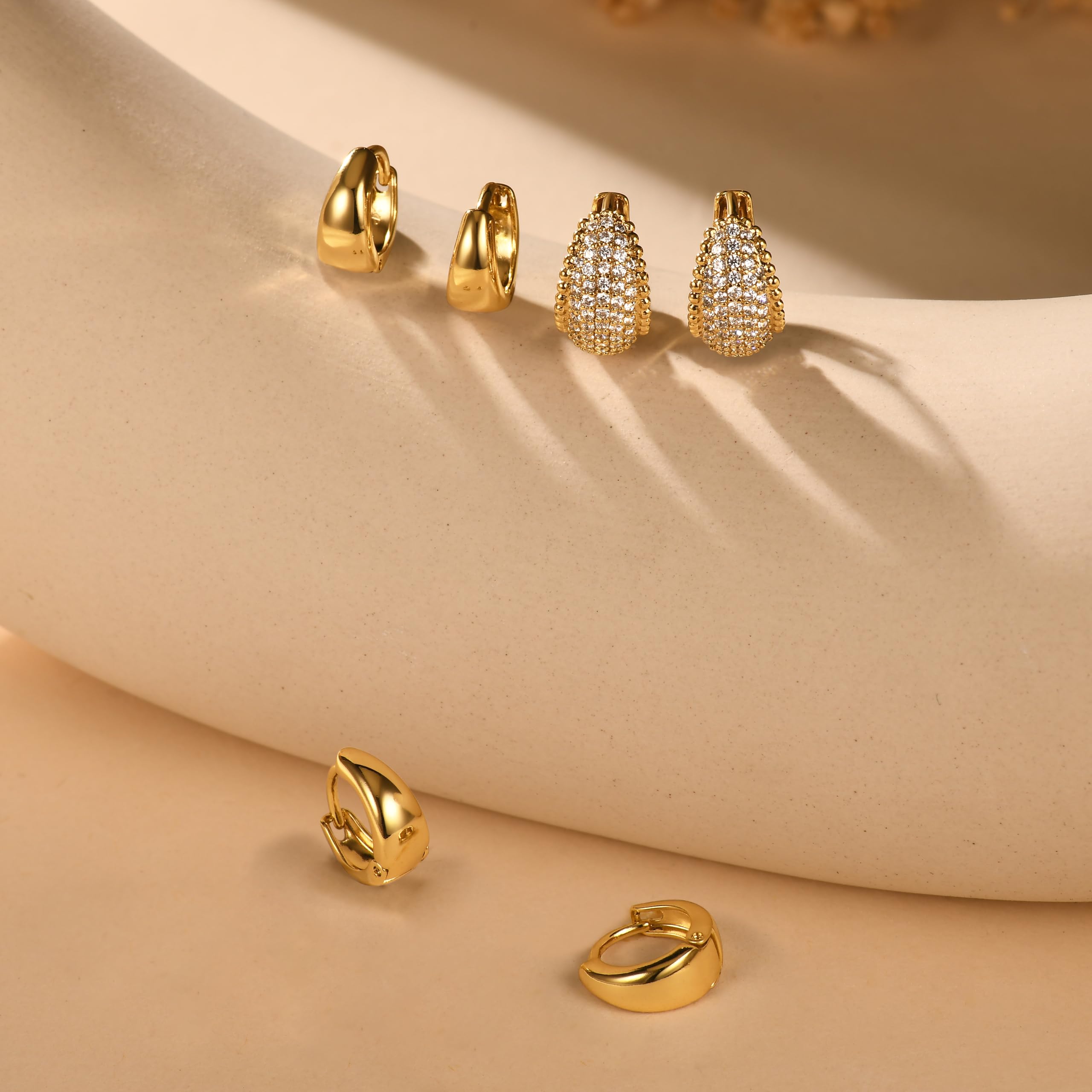 3-teiliges goldfarbenes Creolen-Ohrring-Set, stapelbar, kleine Huggie-Creolen und Ohrstecker, klobige Goldohrringe, hypoallergen, anlaufgeschützt, zierliches Schmuck-Geschenk-Set für Frauen