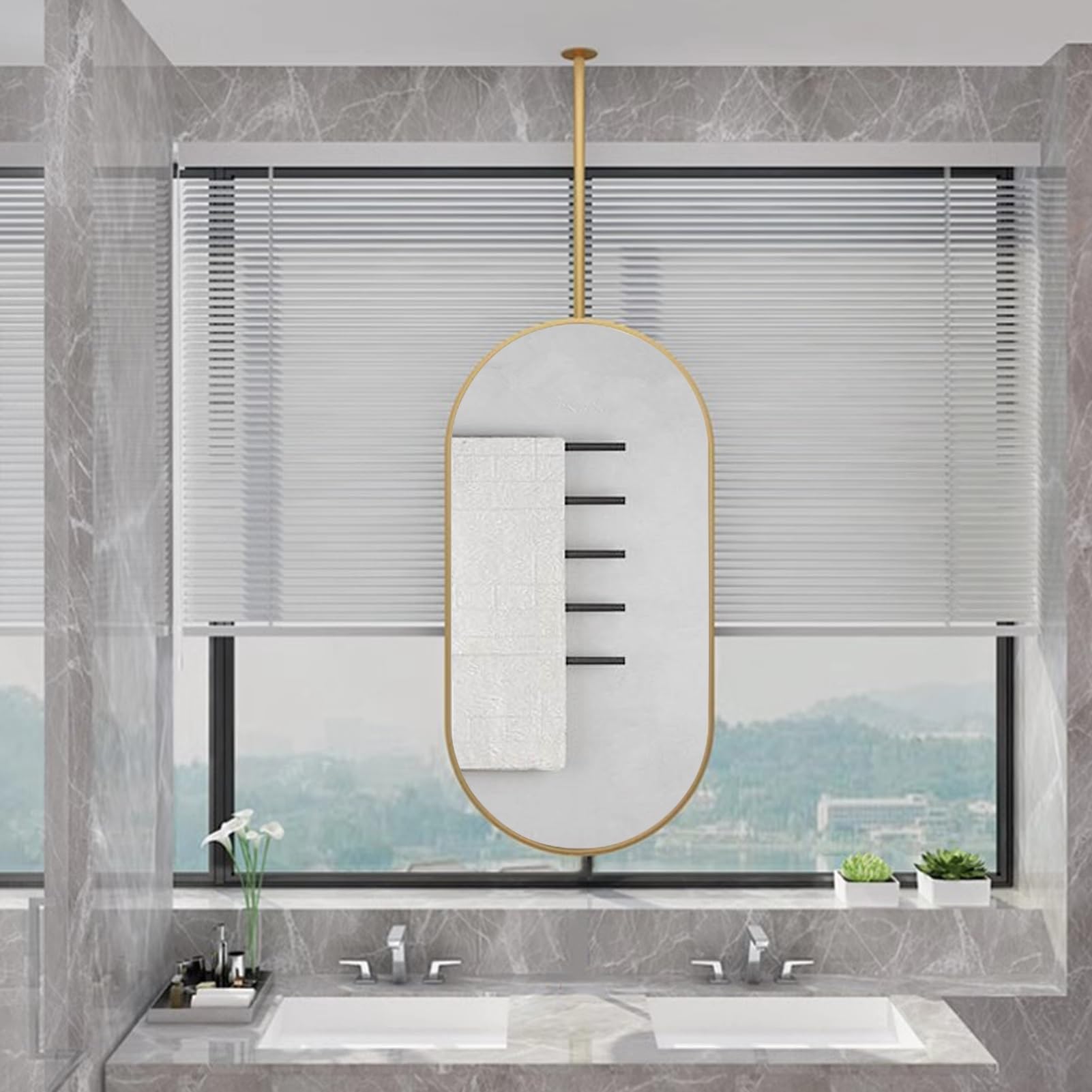 Miroir ovale doré élégant pour sublimer la décoration de votre salon