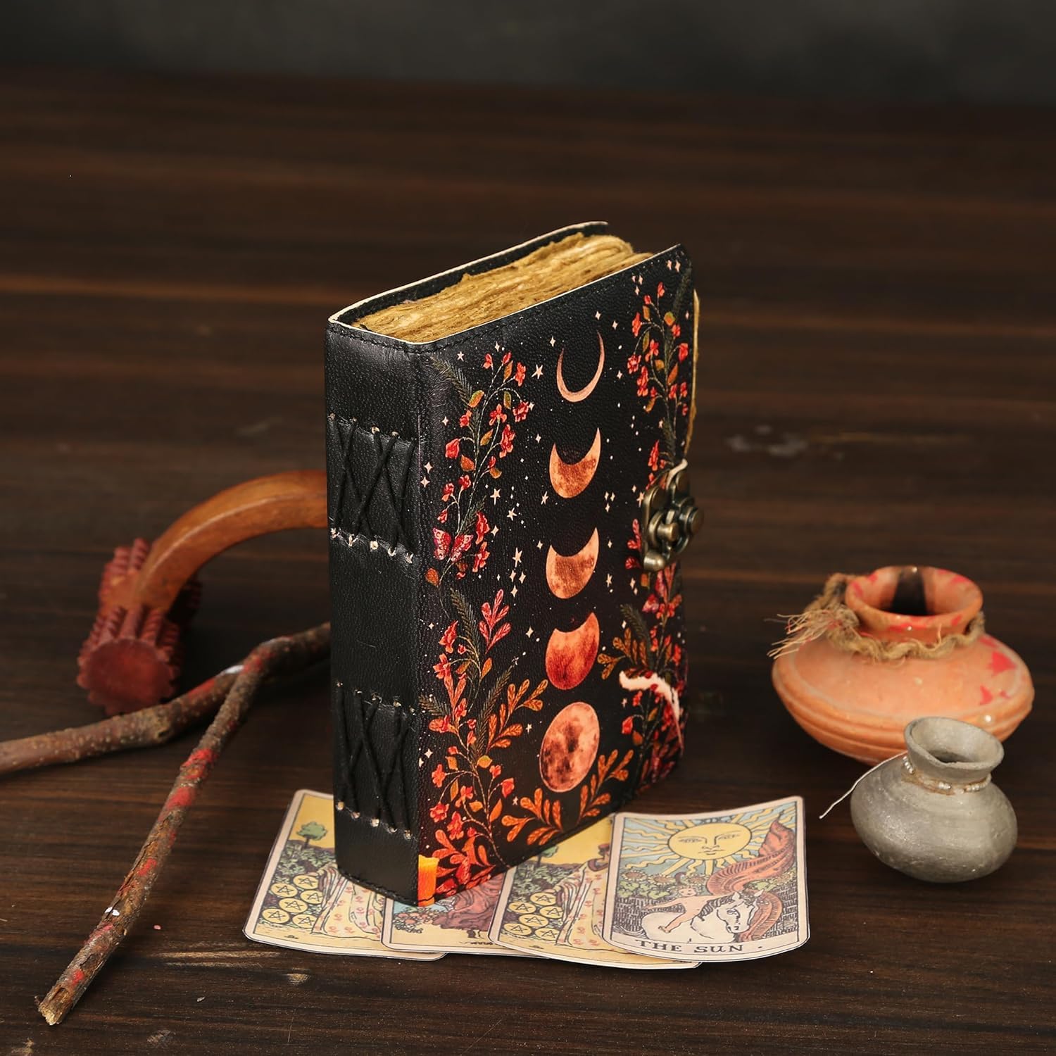 Saify Handicrafts Leeres Zauberbuch der Schatten Tagebuch mit Schloss-Verschluss Vintage Handgemachtes Leder Tagebuch Mondphasen-Druck Tagebuch Gebet Heidnische Hexerei Zubehör Wicca Dekor Notizbuch