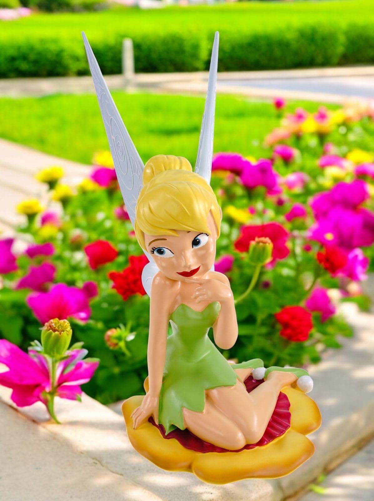 Decorazione 3D Disney da giardino Fata Tinkerbell H:41,5 cm in plastica – Figura in Peter Pan per il giardino, stile moderno decorativo per fan, decorazione da giardino, statua