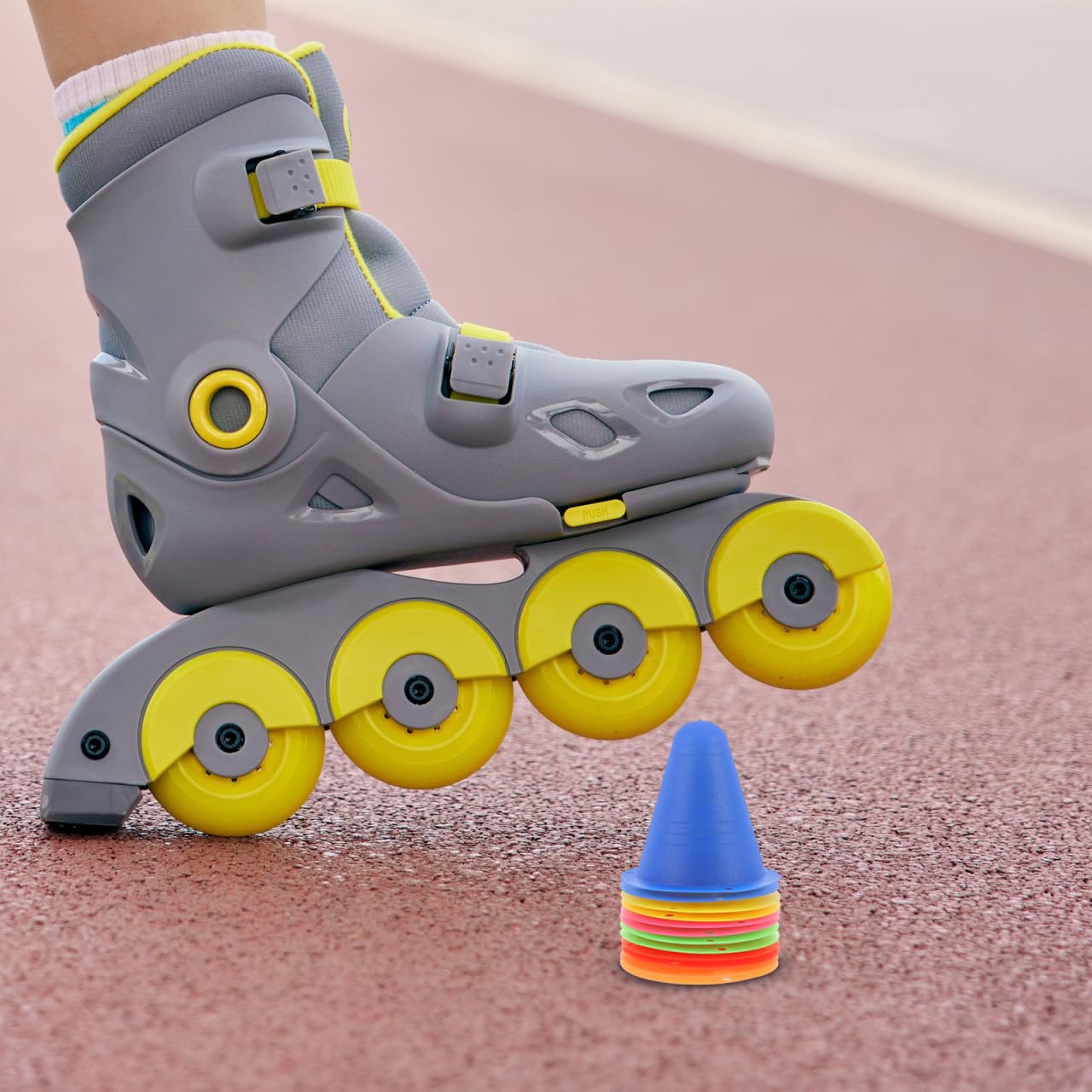 POPETPOP 12 PièCes CôNes D'Agilité Empilables Plastiques LéGers pour Enfants Mini CôNes De Football Et Patinage Roller Exercices De DextéRité Et EntraîNement Sportif