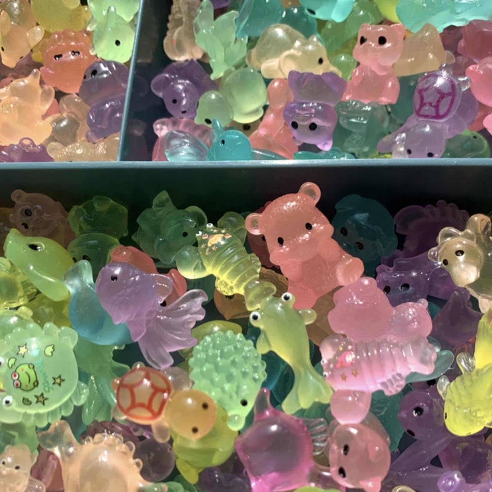 Małe Figurki Zwierząt,50 Sztuk Świecących Żywicznych Mini Statuetek,Małe zwierzęce figurki zabawkowe - do Akwarium, Ogrodu Wróżek, Aranżacji Krajobrazu, Tarasu, Domu,