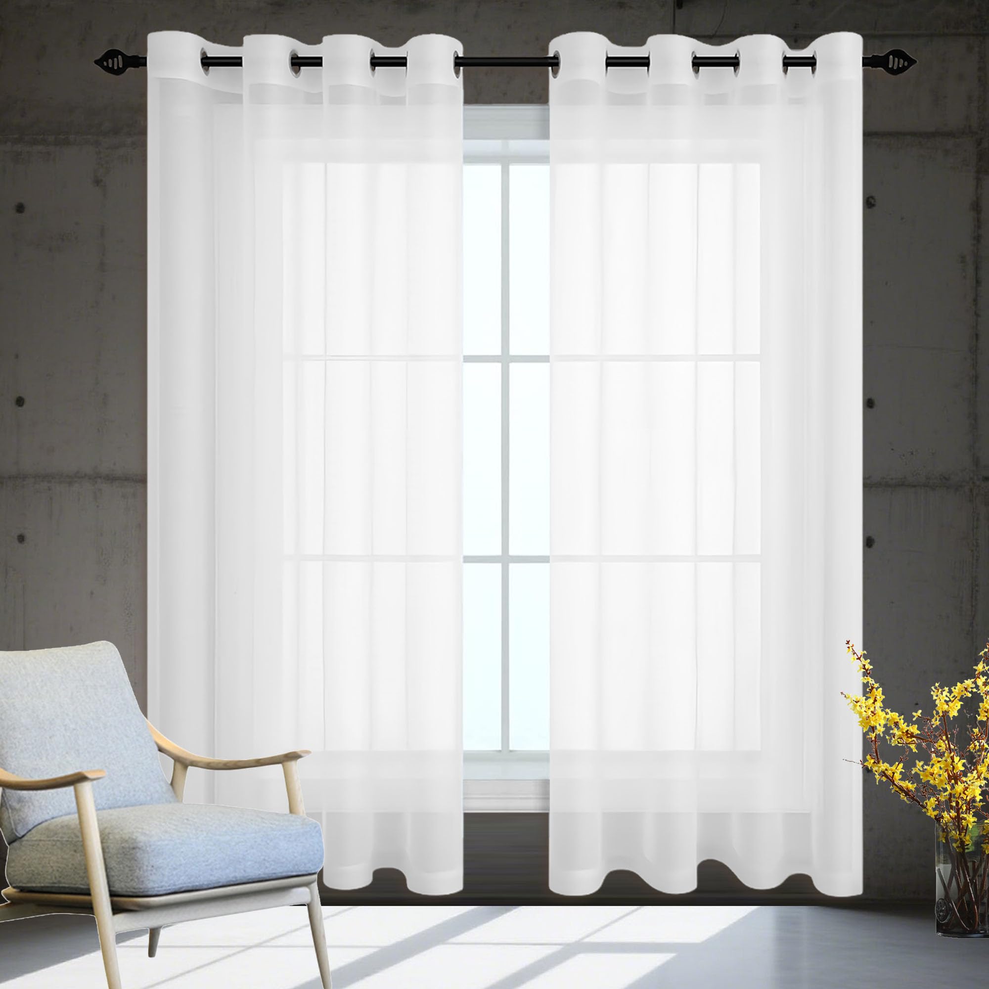 Rideau voilage demi transparent blanc contre les vis-à-vis du salon