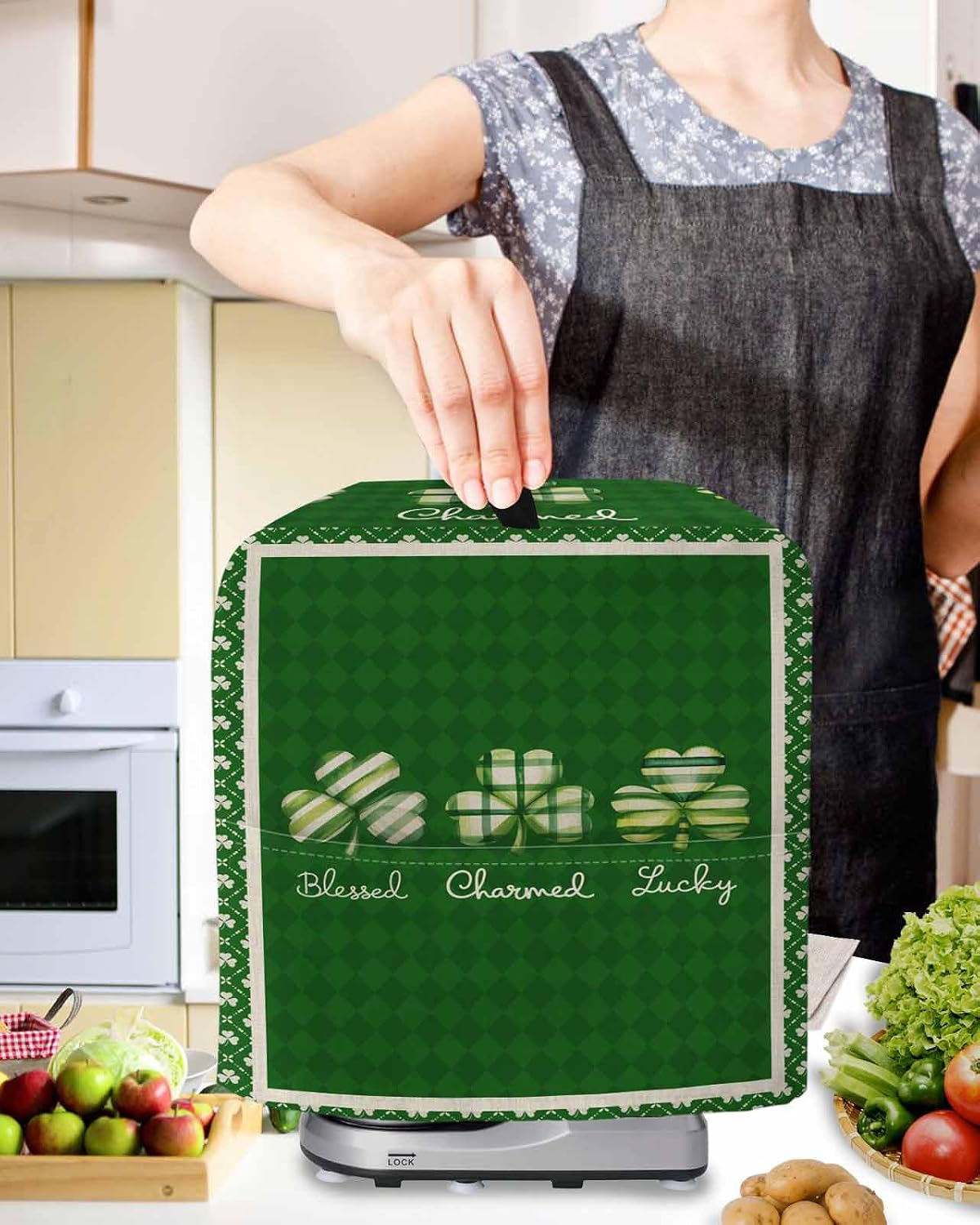 St.Patrick's Day Shamrock Stand Mixer Cover with Storage Pocket, Waterproof Kitchen Mixer Covers, Green Lucky Leaf Farm Plaid Kitchen Appliance Dust Cover Compatible with 5-8 Quart Mixers