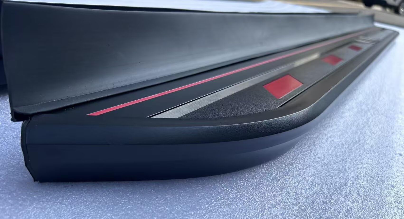 Deski do biegania do Chery TIGGO 4 PRO 2020-2026, 2 szt. aluminiowych stałych stopni bocznych (z uchwytem), zestaw bez wiercenia, zestaw śrub | DIY Project SUV, akcesoria do szyn, czarne (1 zestaw