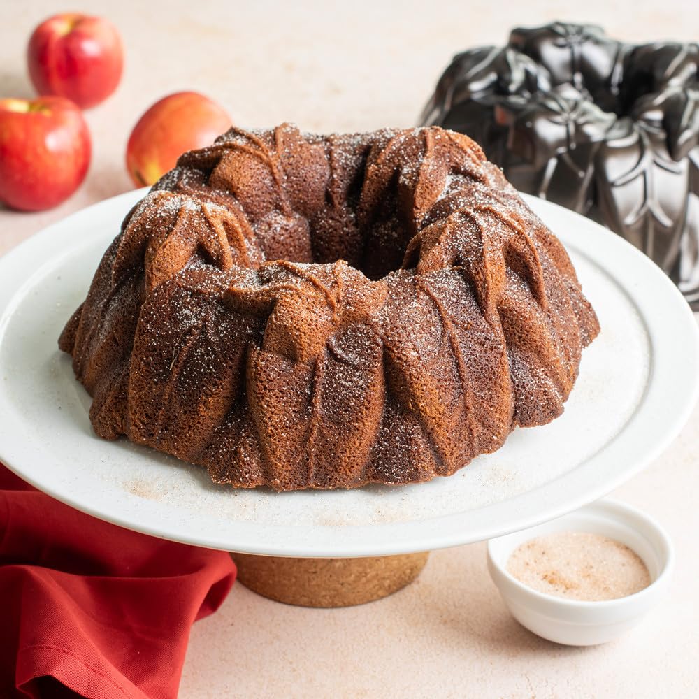 Nordic Ware - Moule à gâteau, moule à pâtisserie au design élégant - Moule à gâteau Bundt Feuilles d'automne Bronze - Revêtement antiadhésif - Fonte d'aluminium