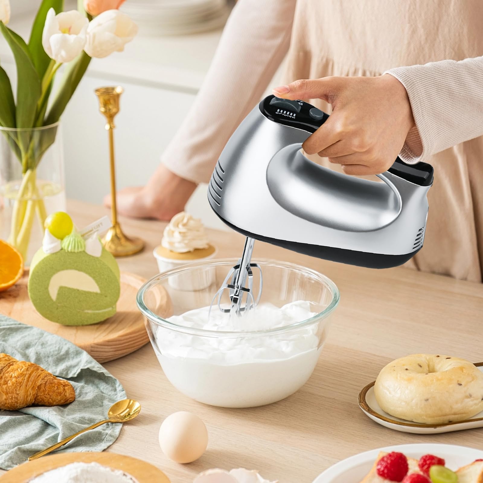Lychee Frullatore Elettrico Anti-Spruzzo, Frusta a Mano con 5 Velocità e Turbo, Con Base di Stoccaggio, 6 Accessori in Acciaio Inox, Frullatore Elettrico per Cucina e Cottura, 300W