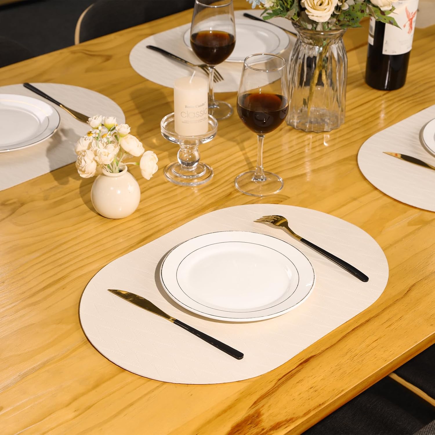 Placemats Set of 6 Double-Sided Faux Leather Leaf Design Oval Placemats for Dining Table Mats Heat Resistant Waterproof Wipeable Washable Non-Slip Kitchen Table Placemats (Beige)