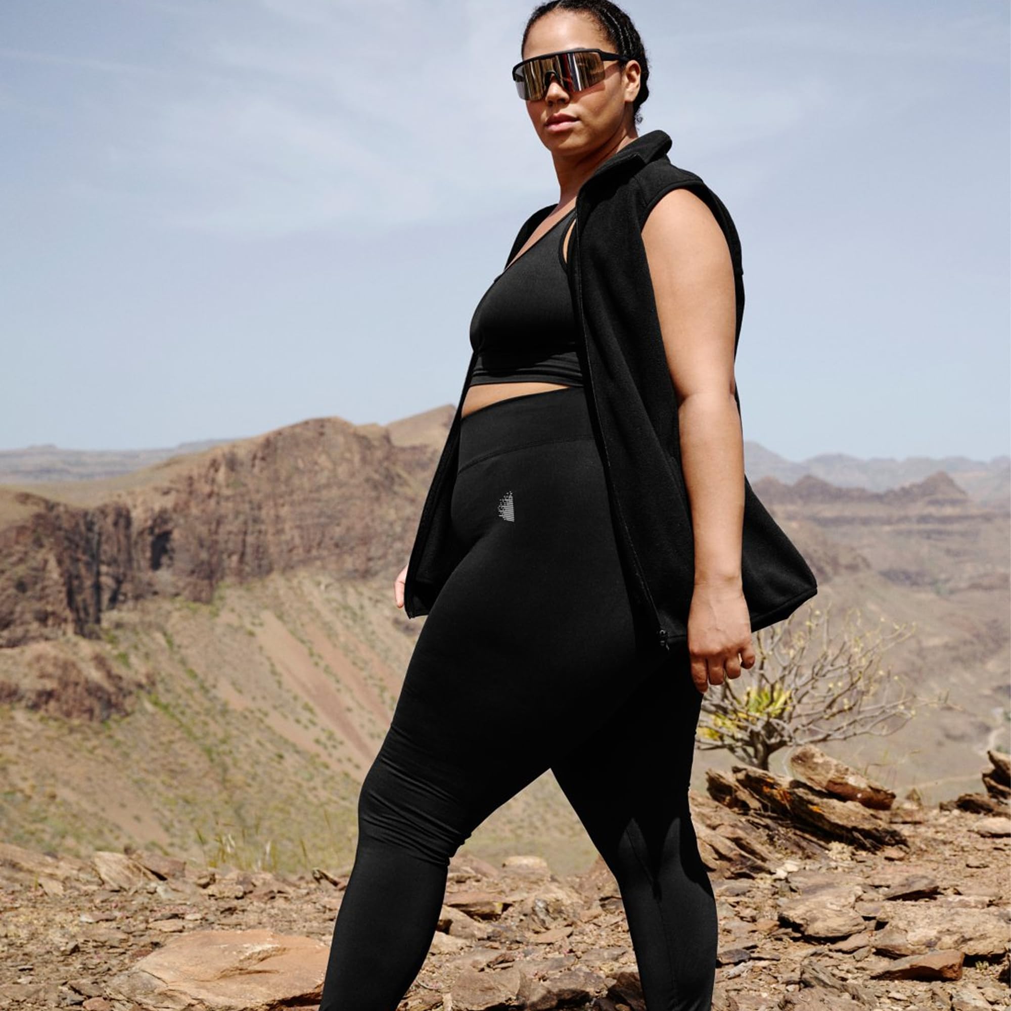 Zizzi Sport-Leggings Damen große Größen, gekürzte Trainingstights Schwarz | Sportliche Trainingsleggings in Übergröße: ideal als Sporthose und Alternative zur Jogginghose, hoher Bund, 7/8-Länge