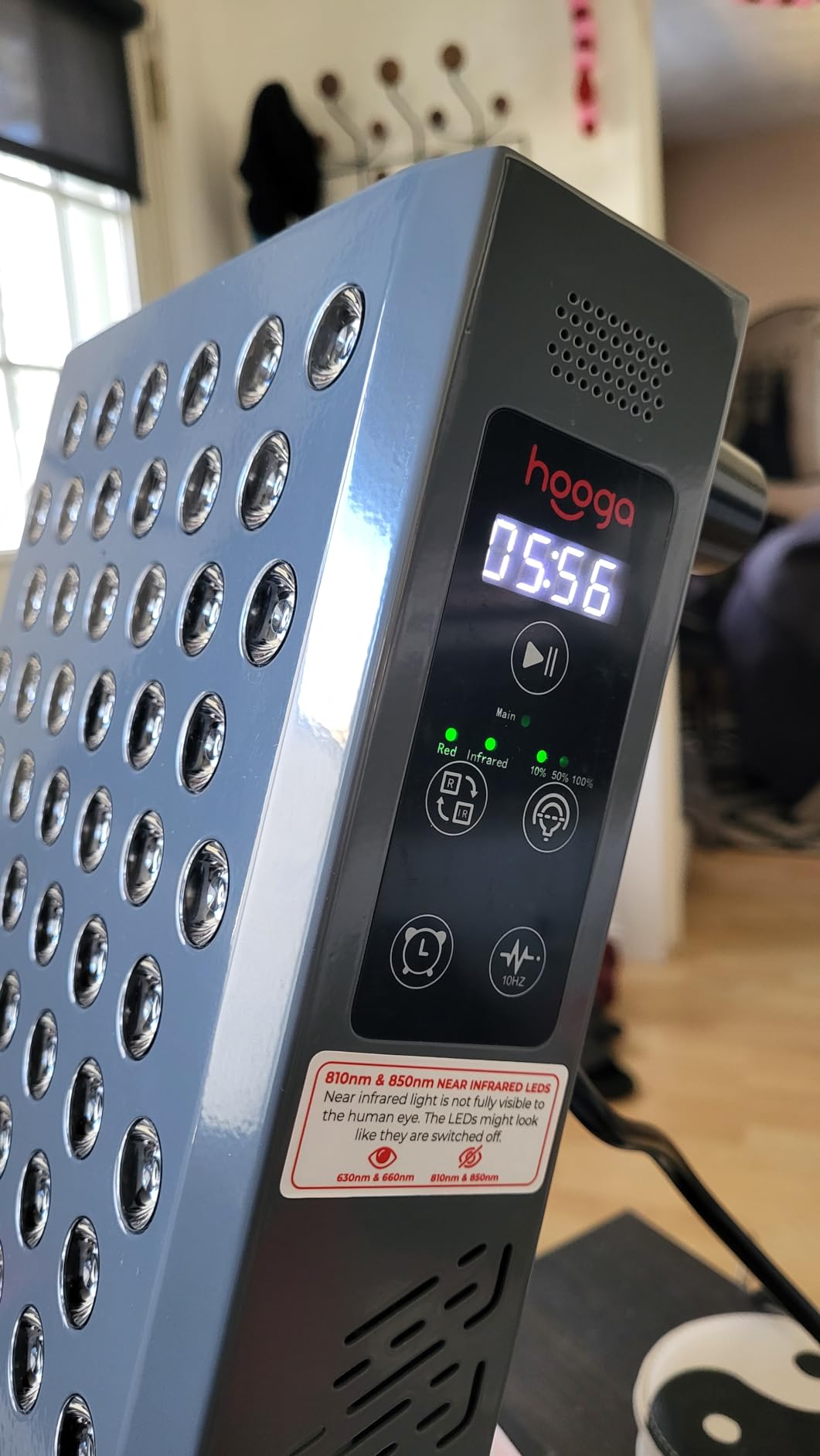 Hooga ULTRA1500 dimensions: 39.5 inches tall, 8.6 inches wide, 2.5 inches deep, 28 lbs, 300 LEDs