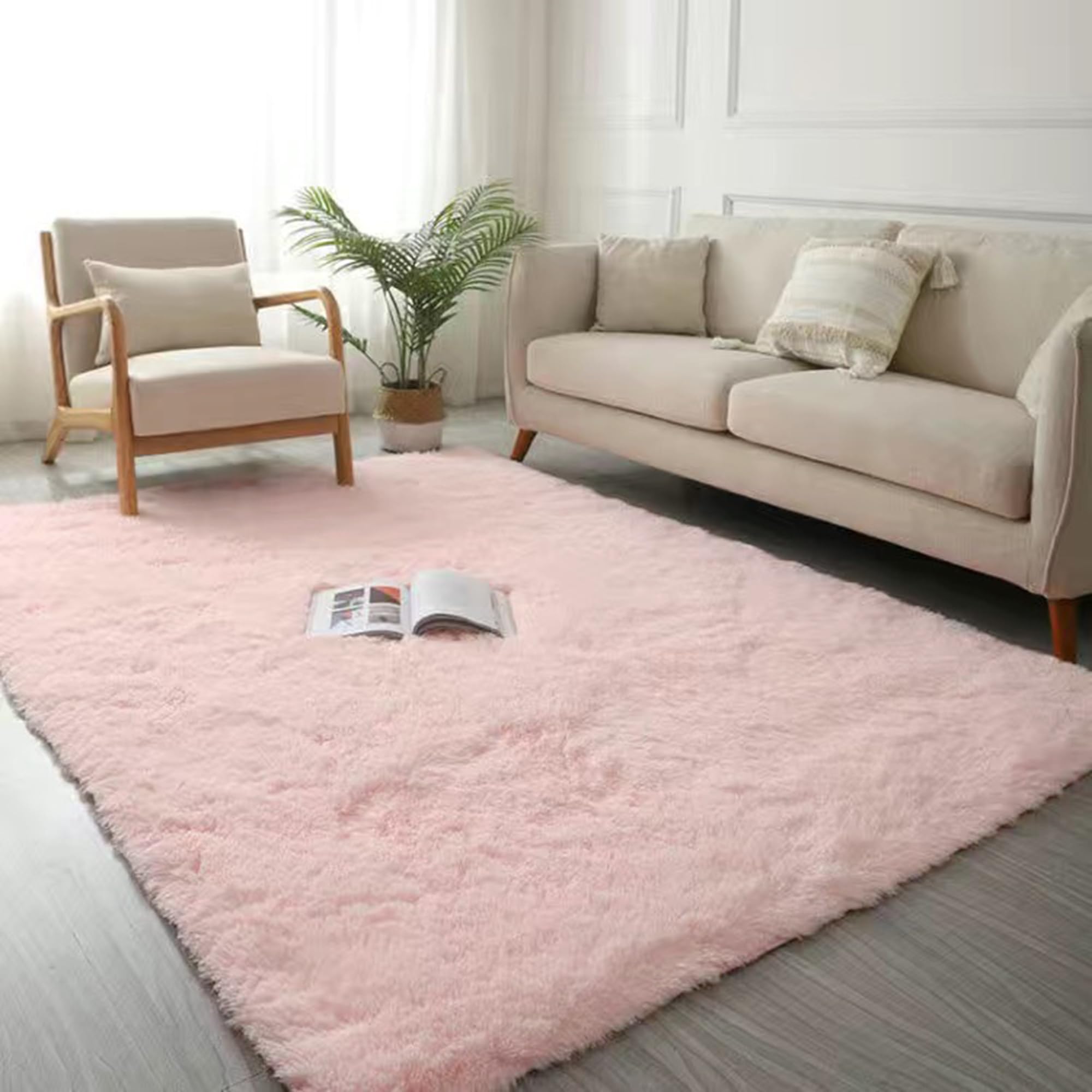 Tapis rose antidérapant et lavable pour sécuriser le sol de la chambre à coucher