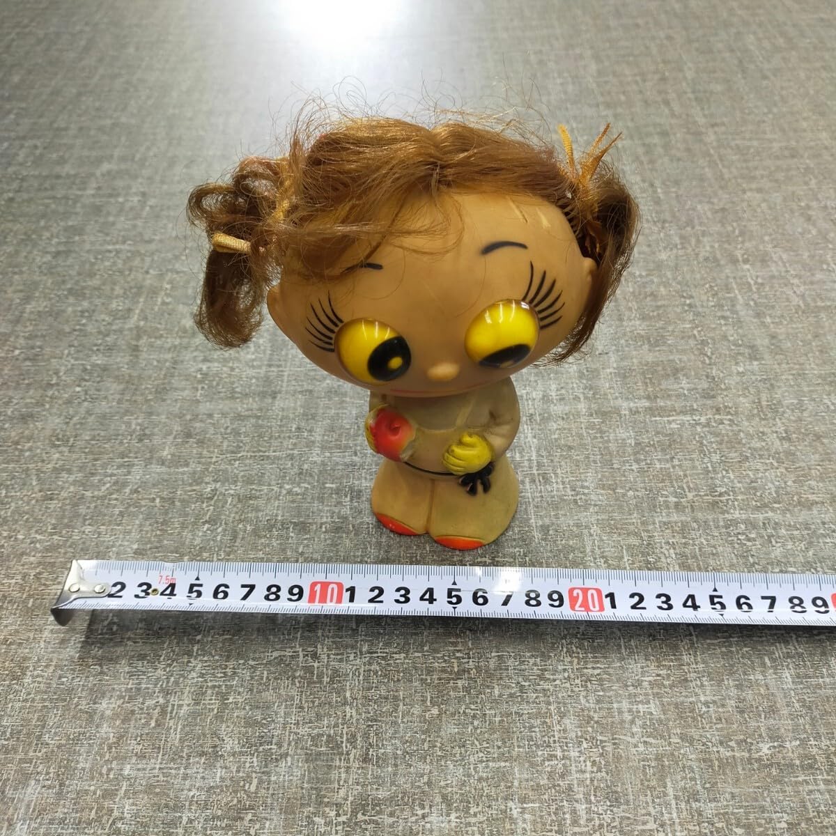 Amazon.co.jp: レア 人形 大きなおめめの女の子 笛入り ソフビ 高さ約