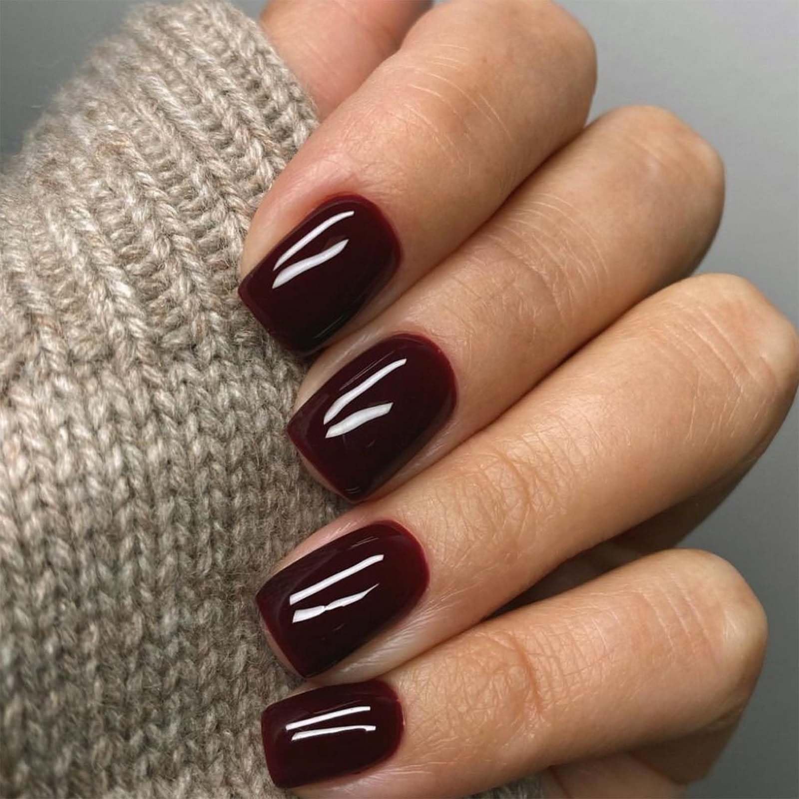 Short Press Wine Red False Nails with Design - Solid Color Acrylic Glossy Glue on Nails - Full Cover Stick on Nail Artificial Nails for Women - 24Pcs