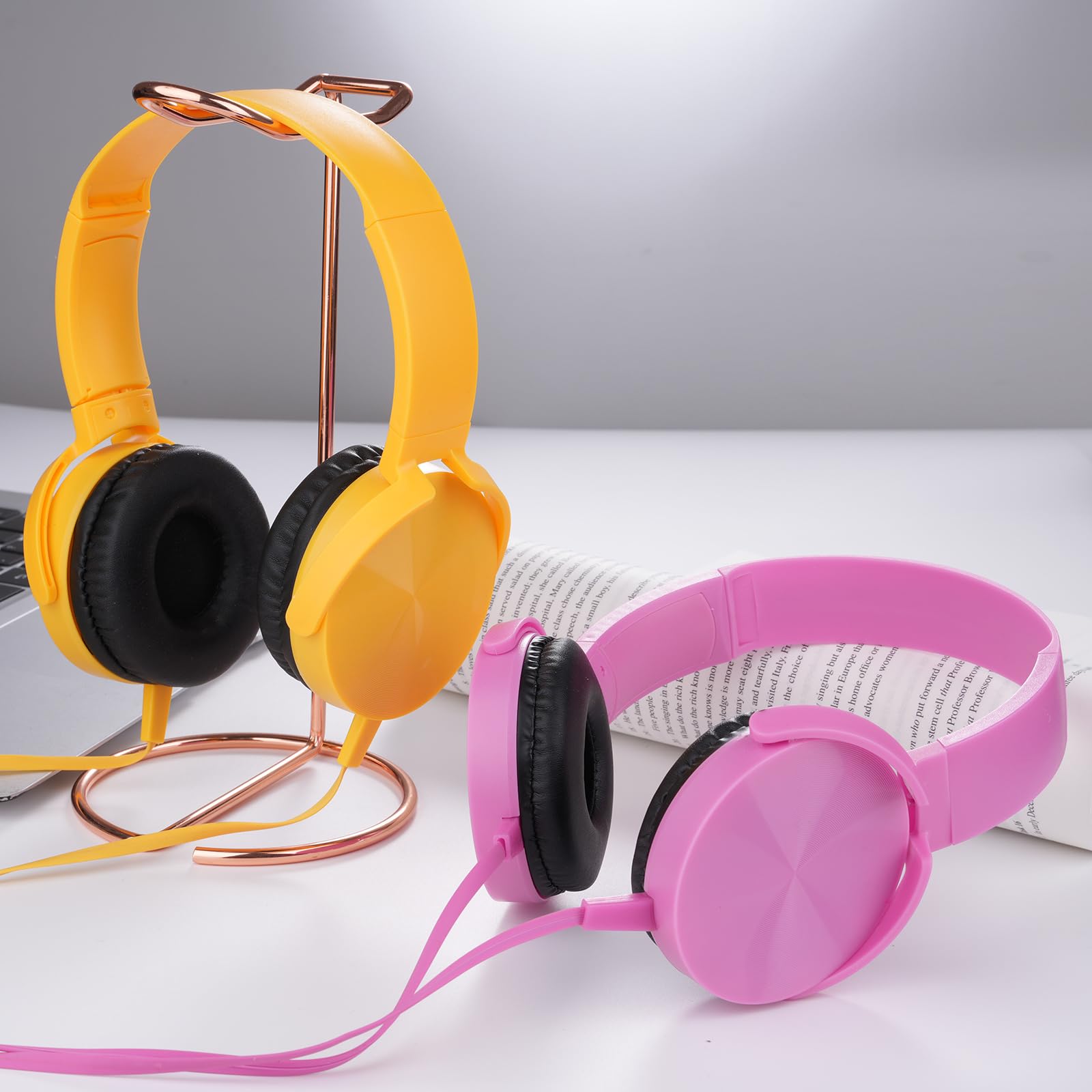 Paquete de 2 auriculares de aula para estudiantes escolares, juego de auriculares duraderos con cable para niños, adolescentes, niños y adultos (LS450, rosa y amarillo)