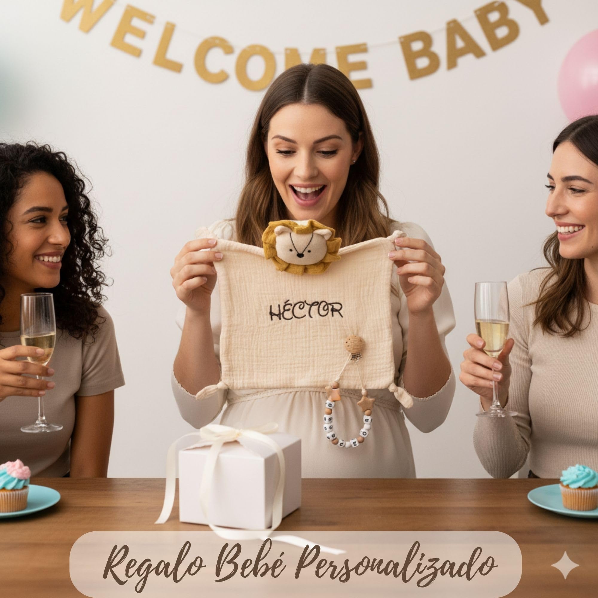 Doudou Bebé Personalizado con Nombre Bordado + Chupetero Madera | Algodón Orgánico 26x26 cm | Apto para Recién Nacidos, Hipoalergénico y Lavable | Regalo Bebé Personalizado Ideal (LEÓN)