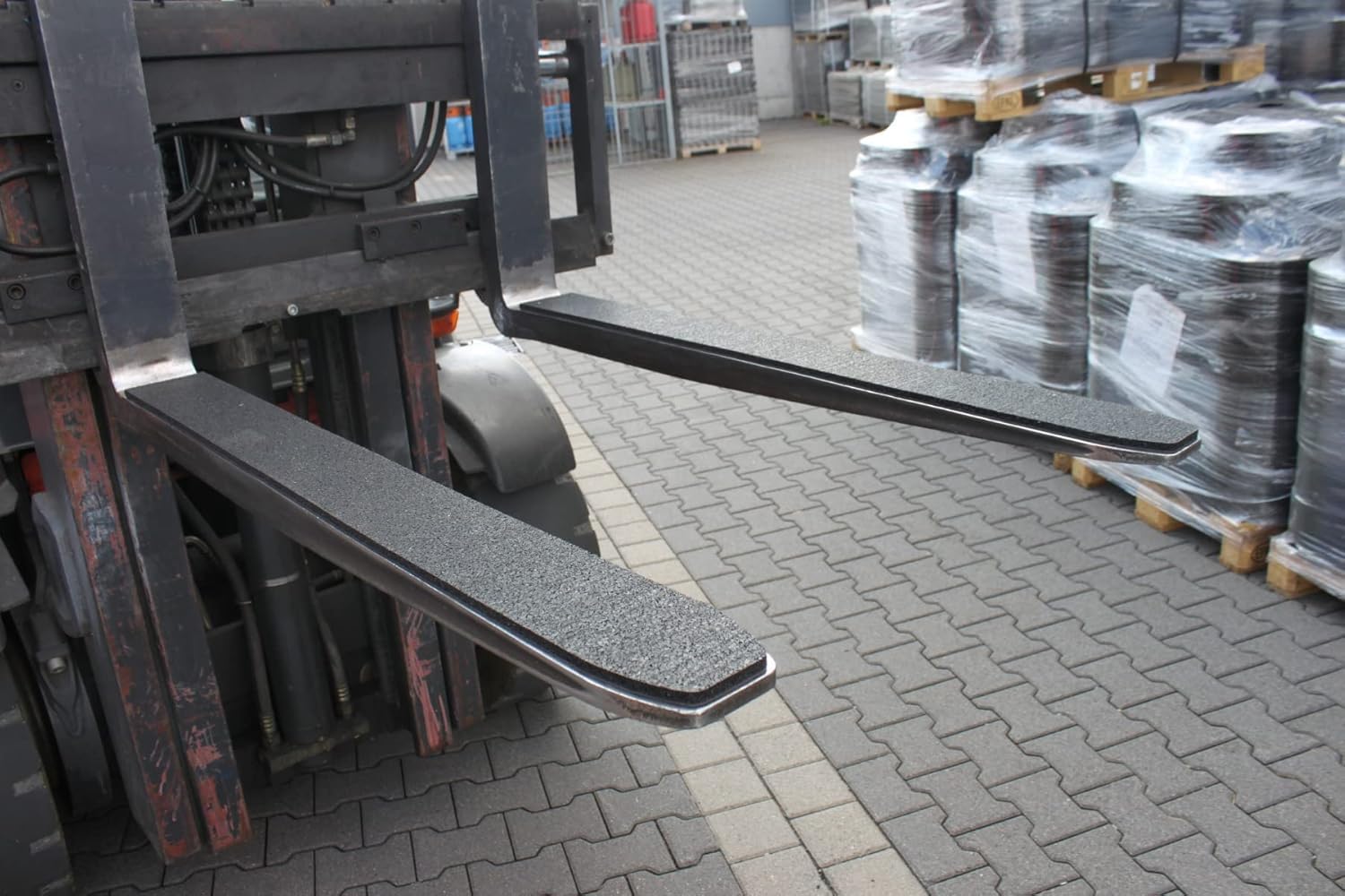 Magnetische Antirutschmatte für Staplerzinken (1.150 x 145 x 10 mm) | Auflage für Gabelzinken | rückstandslose Entfernung | Schutz für empfindliche Ware | langlebig