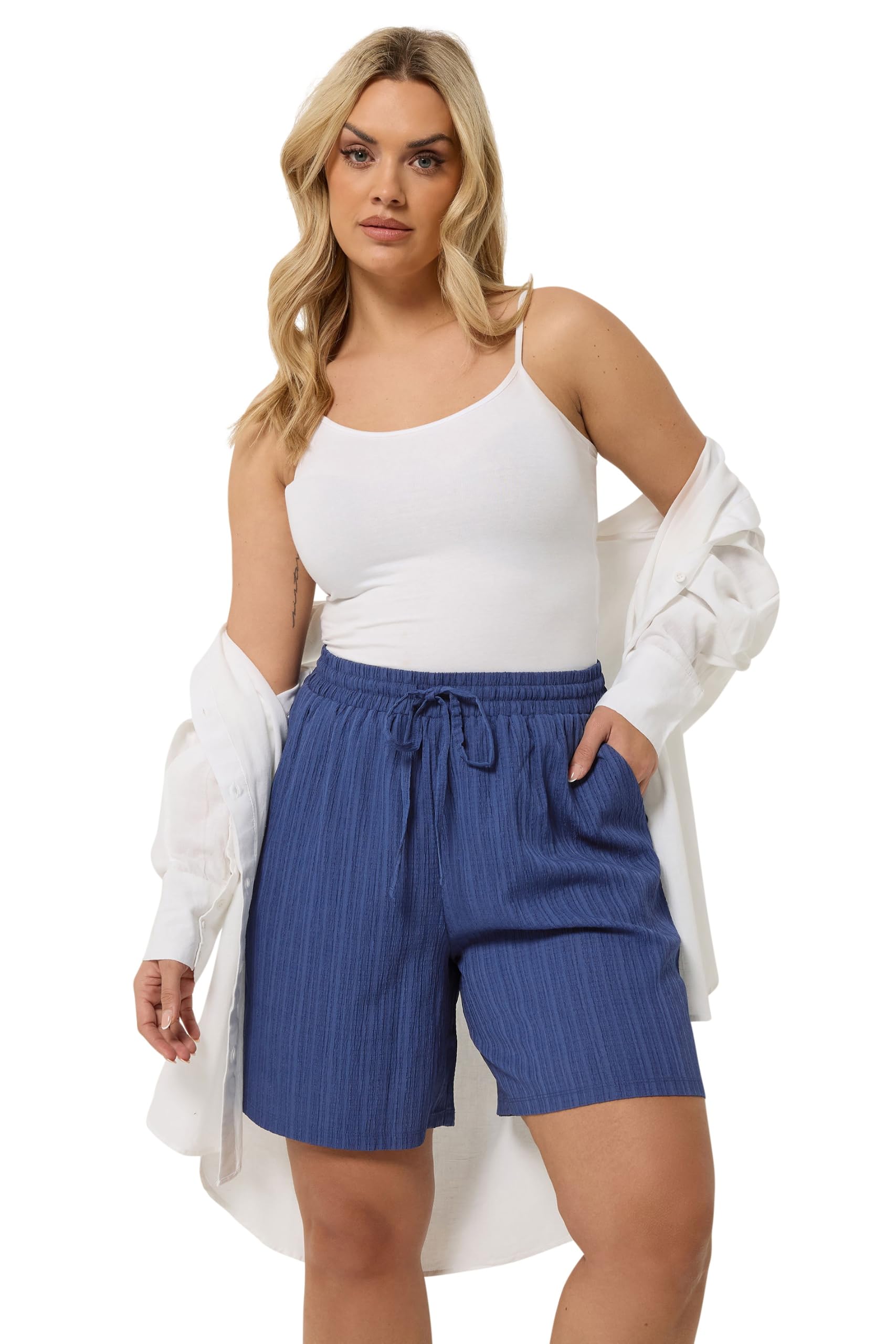 Yours Women's Dark Blue Textured Woven Shorts In | Size: 22-24