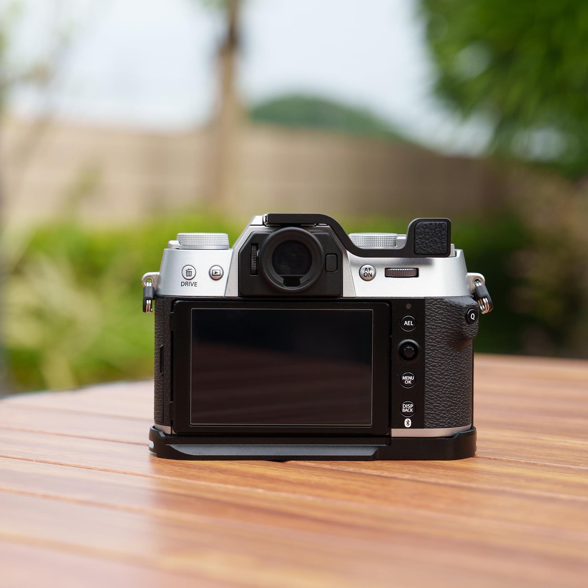 JJC XT50 Impugnatura Pollici Metallo per Fotocamera Fuji X-T50 Migliore Equilibrio & Grip Comodità, Hot Shoe Mount Pollice Supporto Migliorato Maniglia, Nero