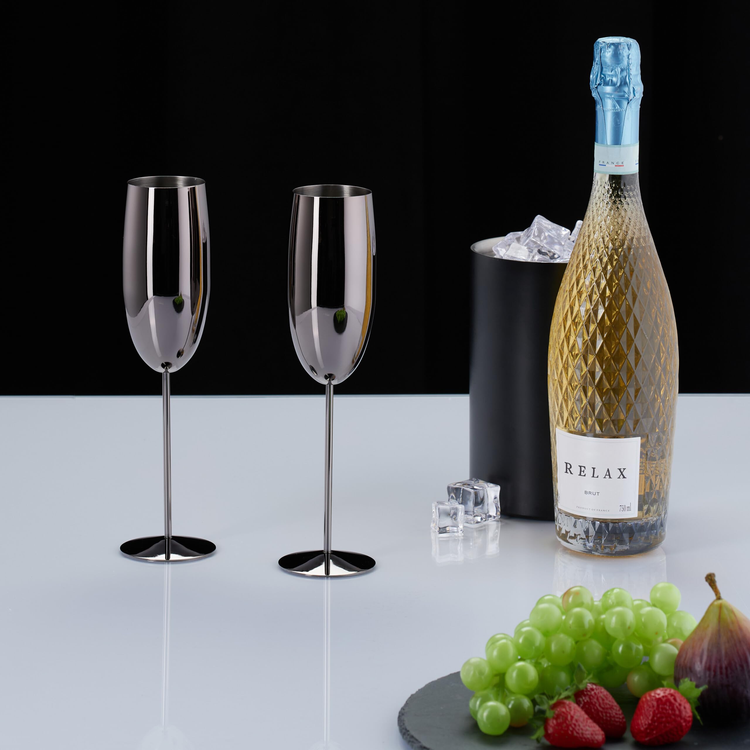 Relaxdays Sektgläser Edelstahl, 4er Set, bruchsicher, Lange Kühlwirkung, 250 ml, Champagnergläser für unterwegs, schwarz