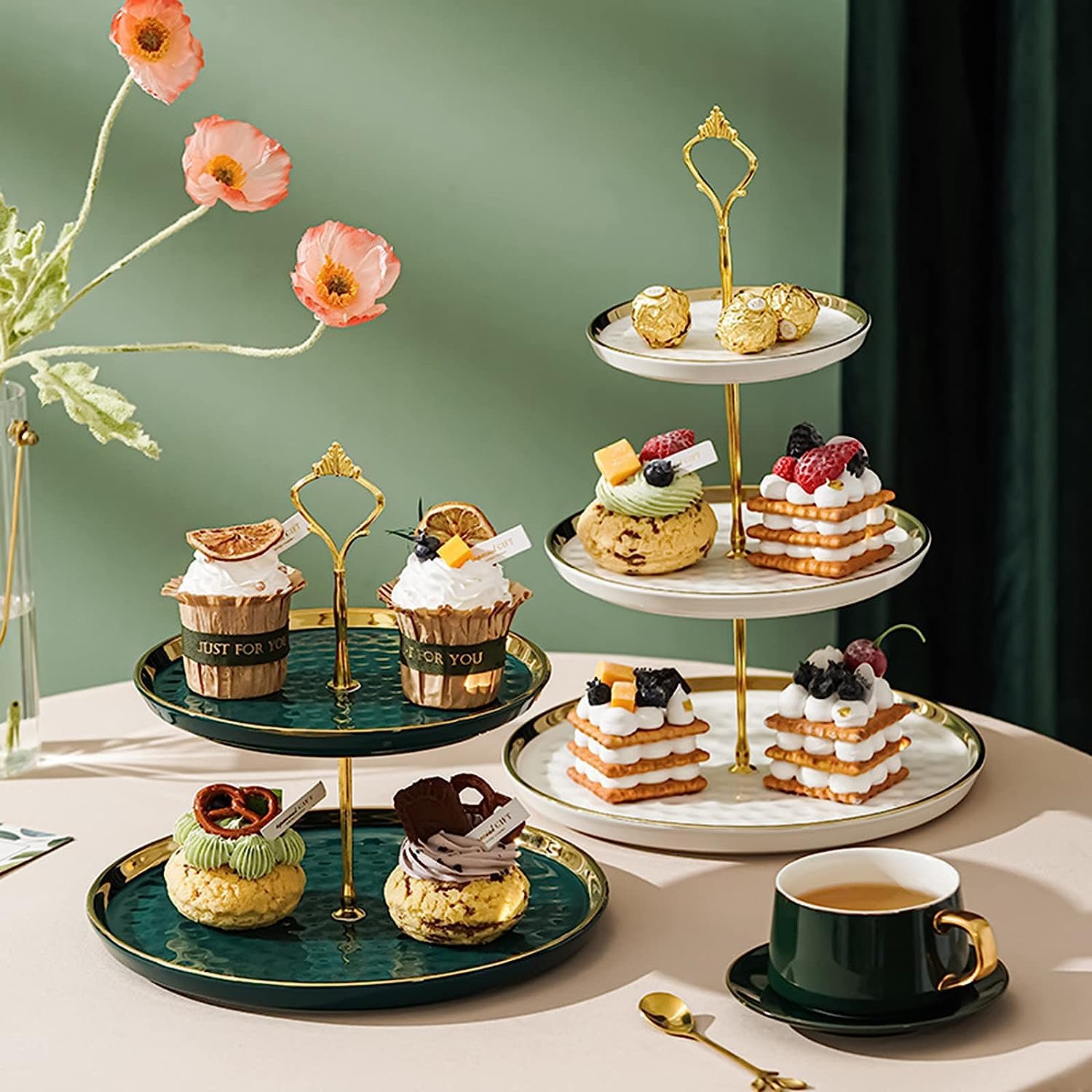 Set di 2 alzate rotonde in porcellana per cupcake a più livelli, piatti da dessert con asta dorata, 3 livelli e 2 ripiani per torte, vassoi da portata per feste, frutta, pasticceria (bianco)