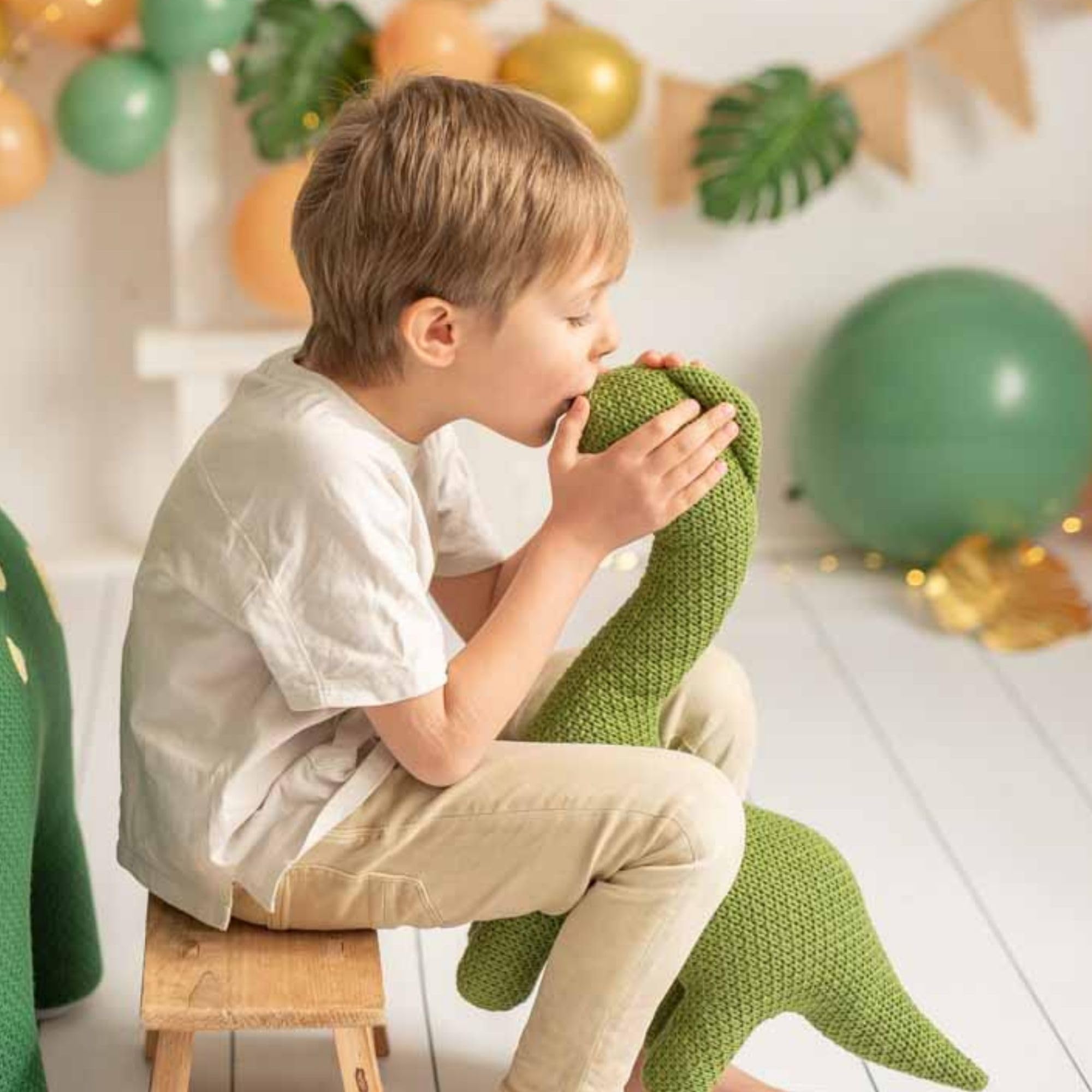 CROCHETTS 100% ręcznie robiony bawełniany dinozaur, miękka i lekka zabawka dla niemowląt, pluszowa, nadająca się do prania, dekoracja do pokoju dziecięcego, oryginalny prezent (43 cm)