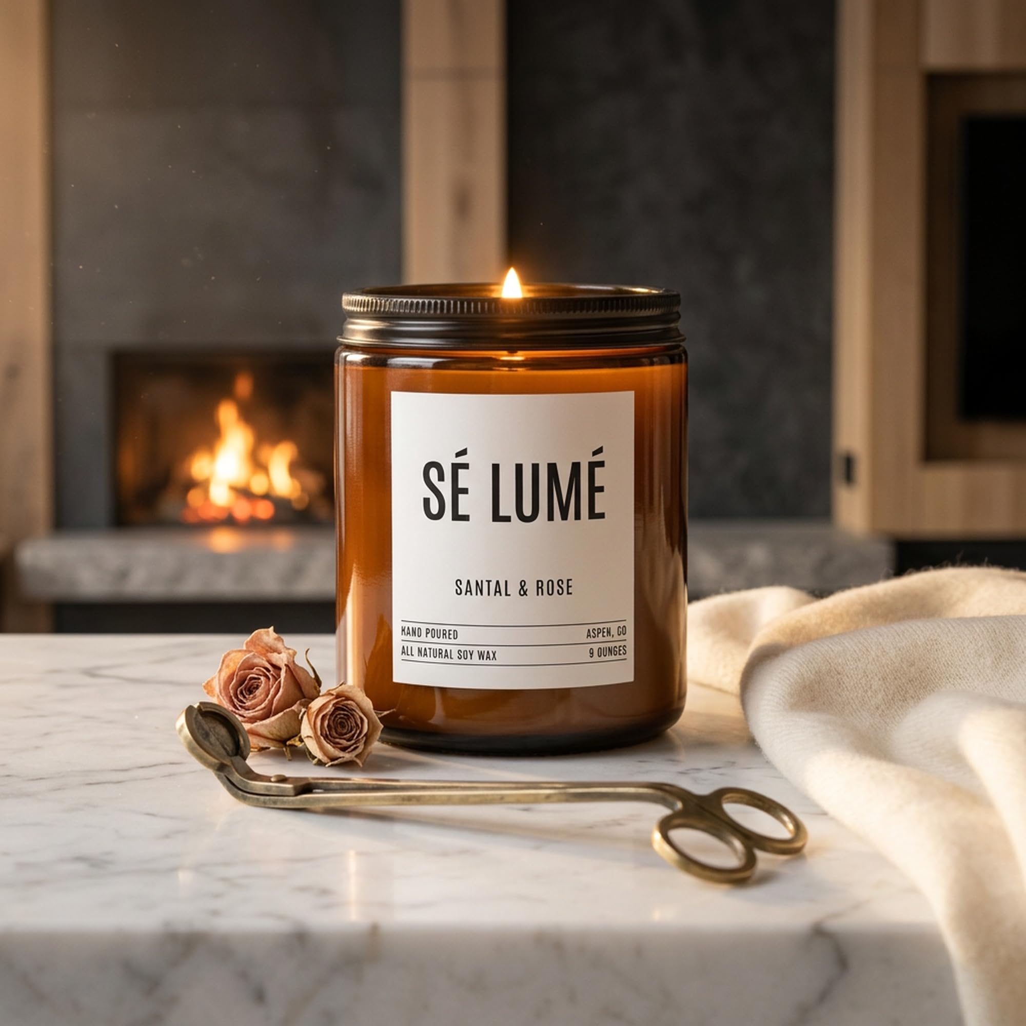 Santal & Pine Candela profumata | Candela di lusso per aromaterapia in cera di soia, legno di sandalo, cedro e ambra, combustione pulita, 40-50 ore, realizzata a mano, candela regalo