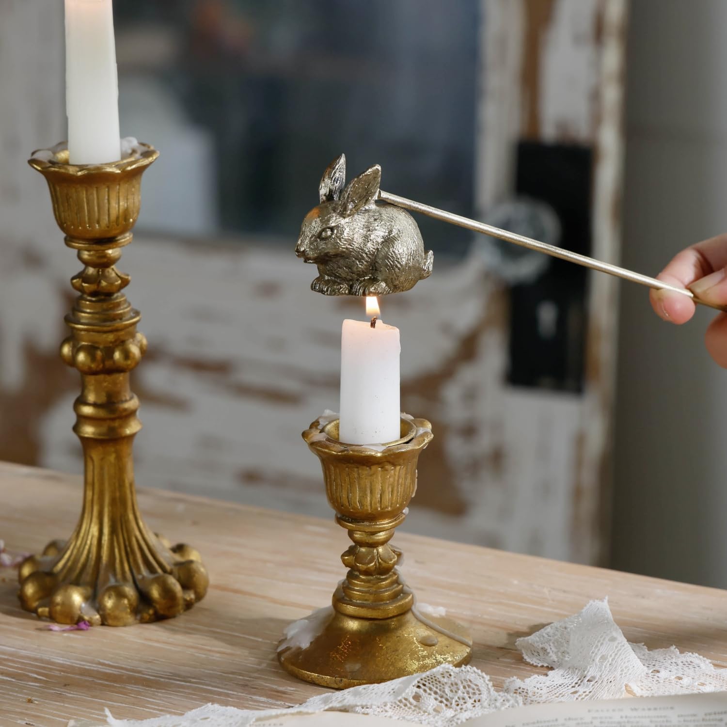 NIKKY HOME Éteignoir à bougie, accessoire d'extincteur avec long manche, outil de bougie pour éteindre la flamme de mèche de bougie en toute sécurité