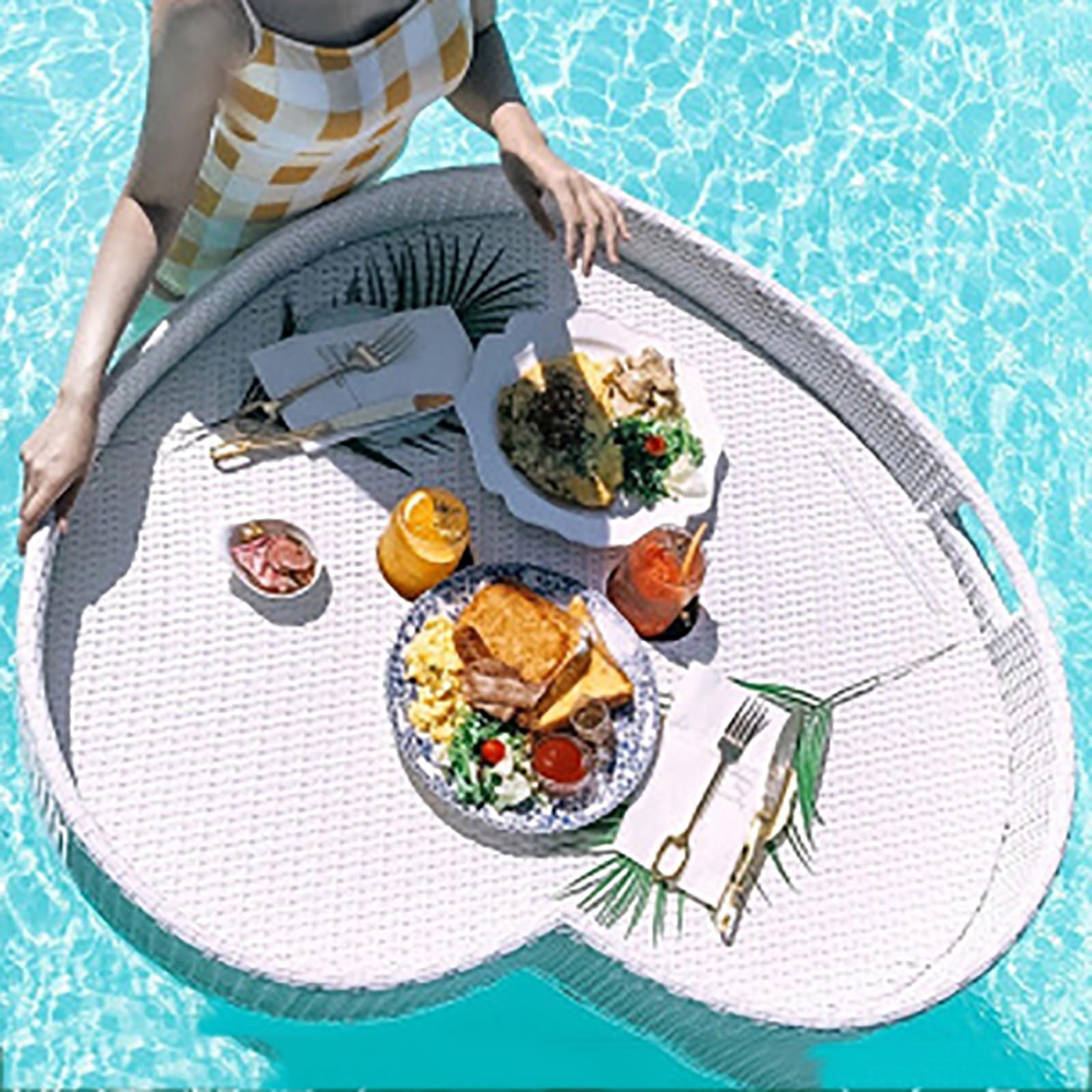 Plateau de service en rotin flottant pour une expérience de luxe
