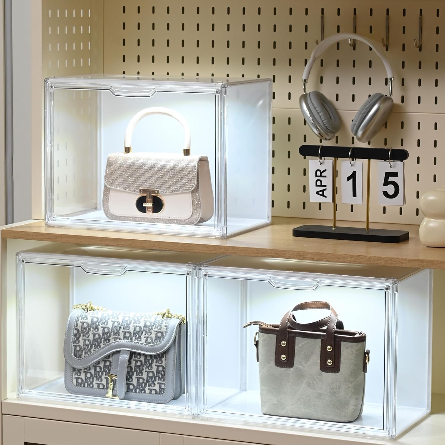 GUDEMAY 3er-Set Transparente stapelbare Kunststoffboxen mit Magnettür, LED | Staubdichte Acryl-Vitrine. Schaukasten für Figuren, Modellautos, Bücher, Schuhe & Handtaschen. Organizer für den Schrank