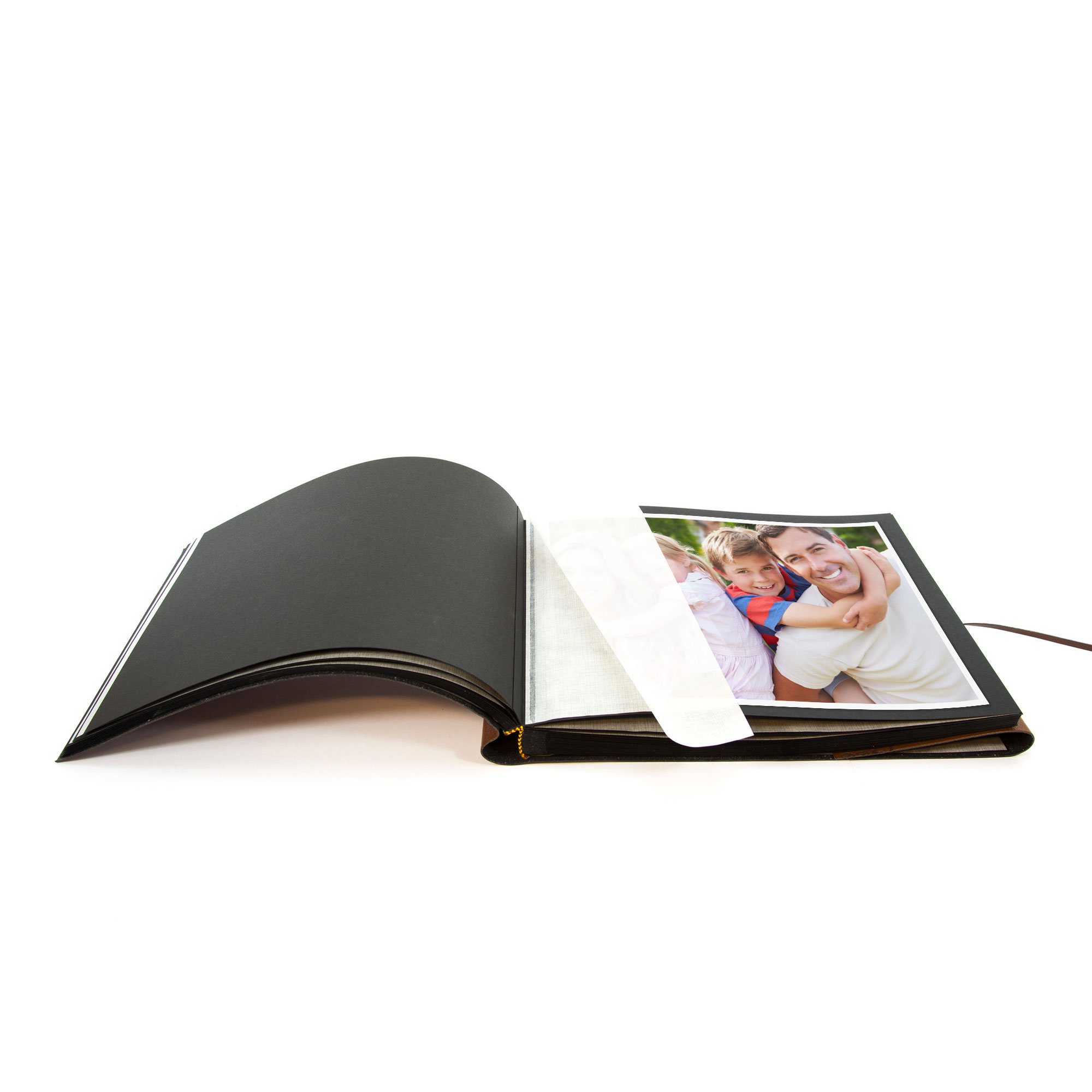 Tivoli Album fotograficzny ze skóry pochodzącej z recyklingu, czarne strony, format poziomy, ręcznie wykonany w klasycznym włoskim stylu, pudełko na prezent, A4 (25 x 32 cm), jasnobrązowy