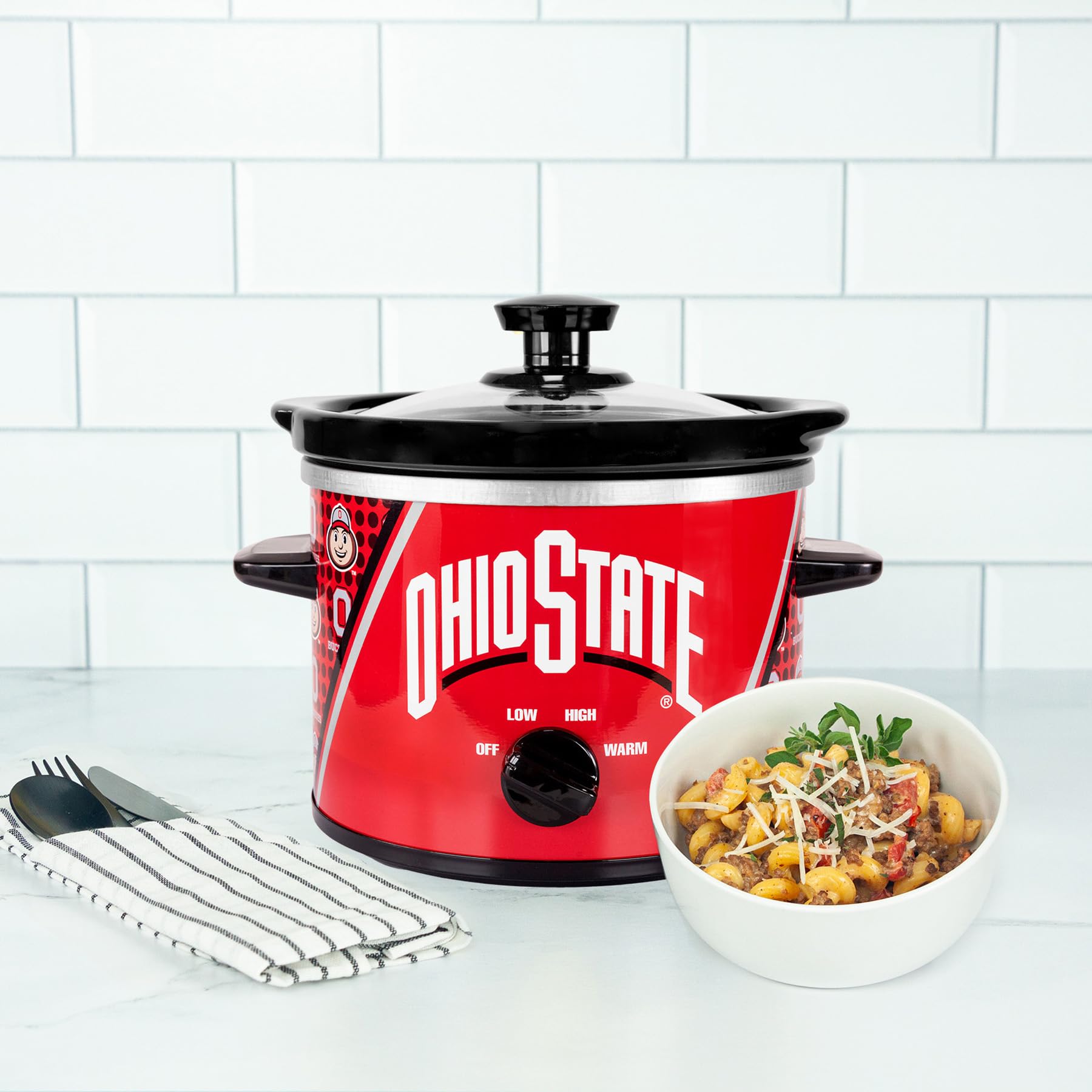 Uncanny Brands Ohio State Buckeyes - Olla de cocción lenta de 2 cuartos - Cocina con tu mascota favorita