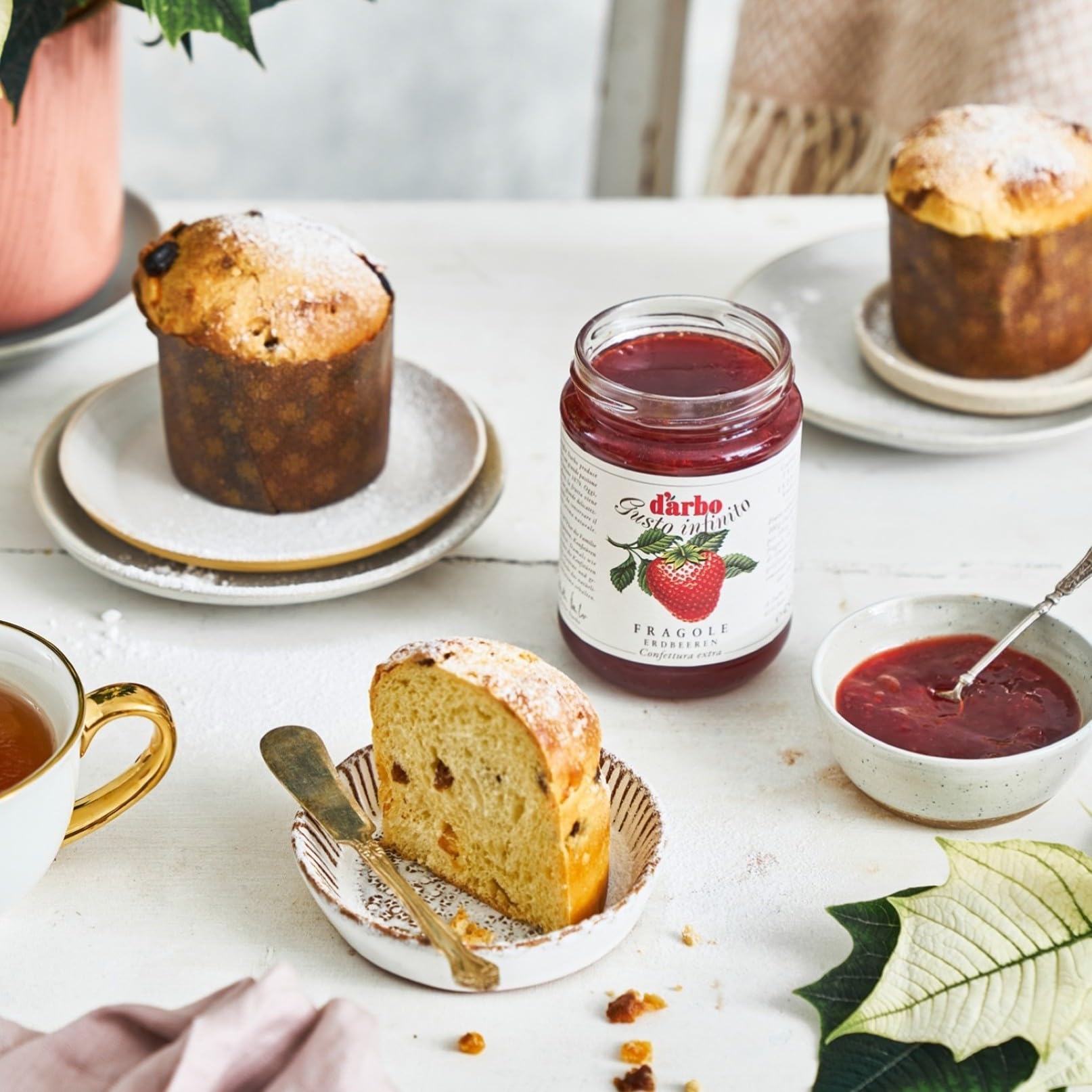 Darbo, Confetture Extra di Fragole, Marmellata con Frutta di Alta Qualità, Ideale per la Colazione, Senza Conservanti e Senza Glutine, Formato Convenienza, Confezione da 6 Vasetti da 450 g