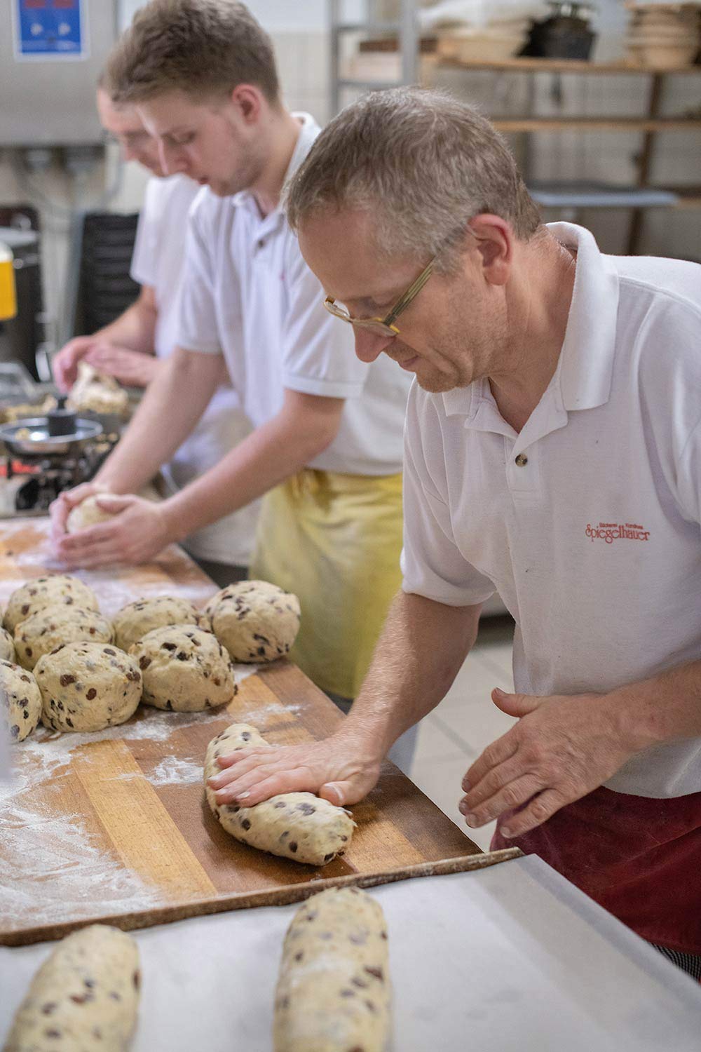 Bio Mandelstollen 1 kg I Christstollen ohne Rosinen im Geschenkkarton