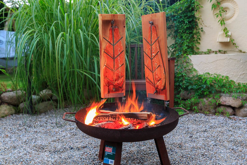 Flammlachsbrett, Räucherbrett, Flammlachs Brett aus dt. Lärche. Geeignet für Kugelgrills,outdoor grill und natürlich zum Verschenken ! (2, Lärche rustikal)