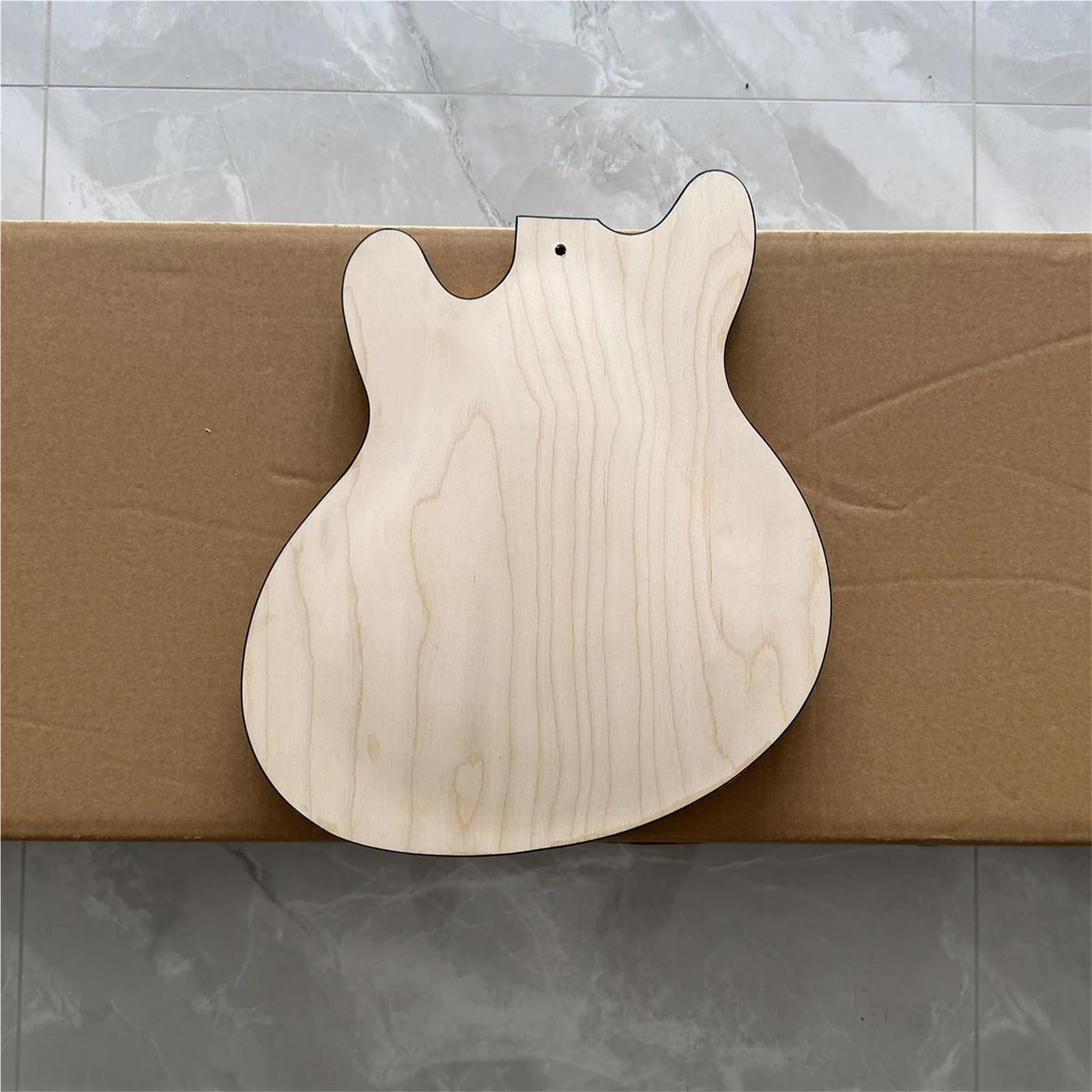 Kit Fai Chitarra Elettrica Corpo Di Chitarra Elettrica Non Verniciato Rilegatura Nera Materiale In Legno D'acero