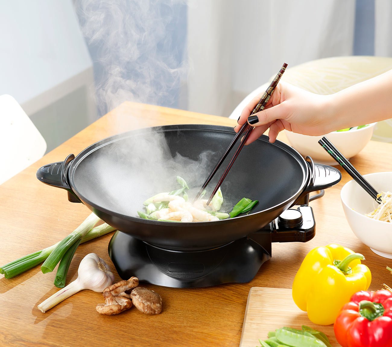 Rosenstein & Söhne Elektro Wok: Elektrischer Wok mit Thermostat, antihaftbeschichtet, 1.500 W, 5,1 l (Elektrische Pfanne, Pfanne elektrisch, Topf)