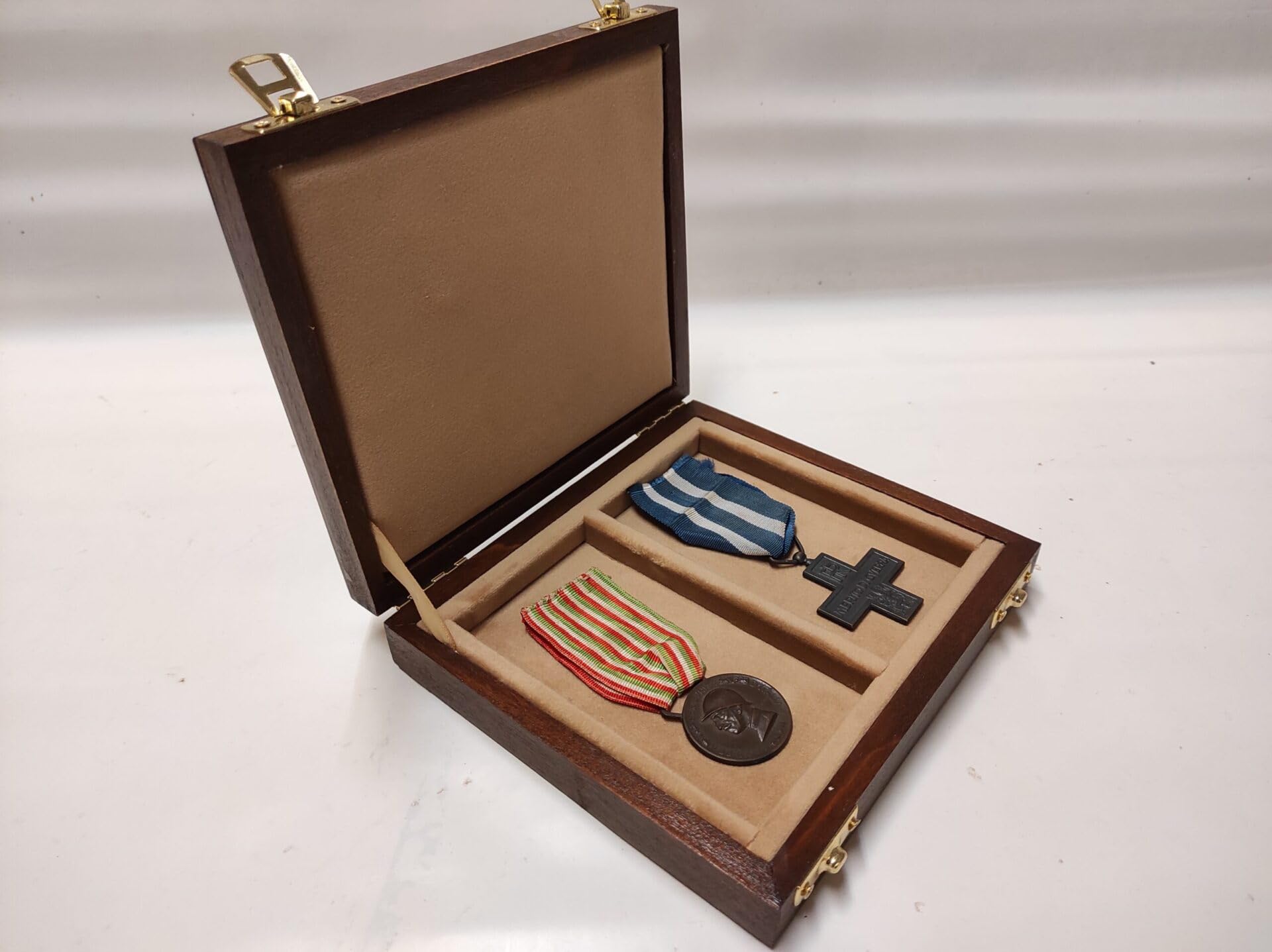 Estuche de Madera para medallas con Cinta, Expositor para Monedas y medallas de colección, 2 Compartimentos, Terciopelo Italiano, numerado y Certificado