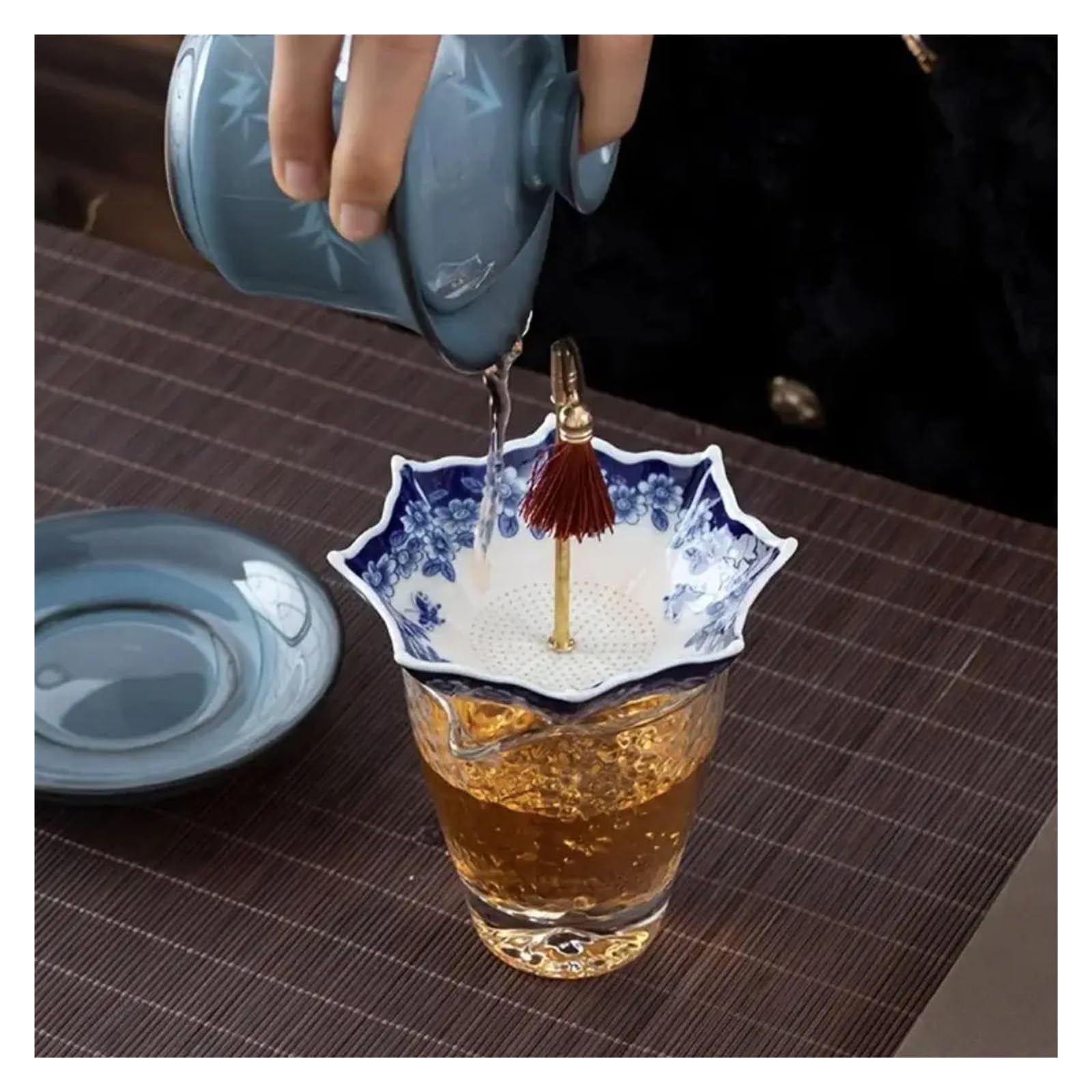 Teesieb aus Keramik Teesieb aus Keramik im Regenschirm-Stil, Blau-Weiß-Porzellanmuster, Teefilter, traditionelles Tee-Ei, Teestube für Familie und Büro(Blue Flower)