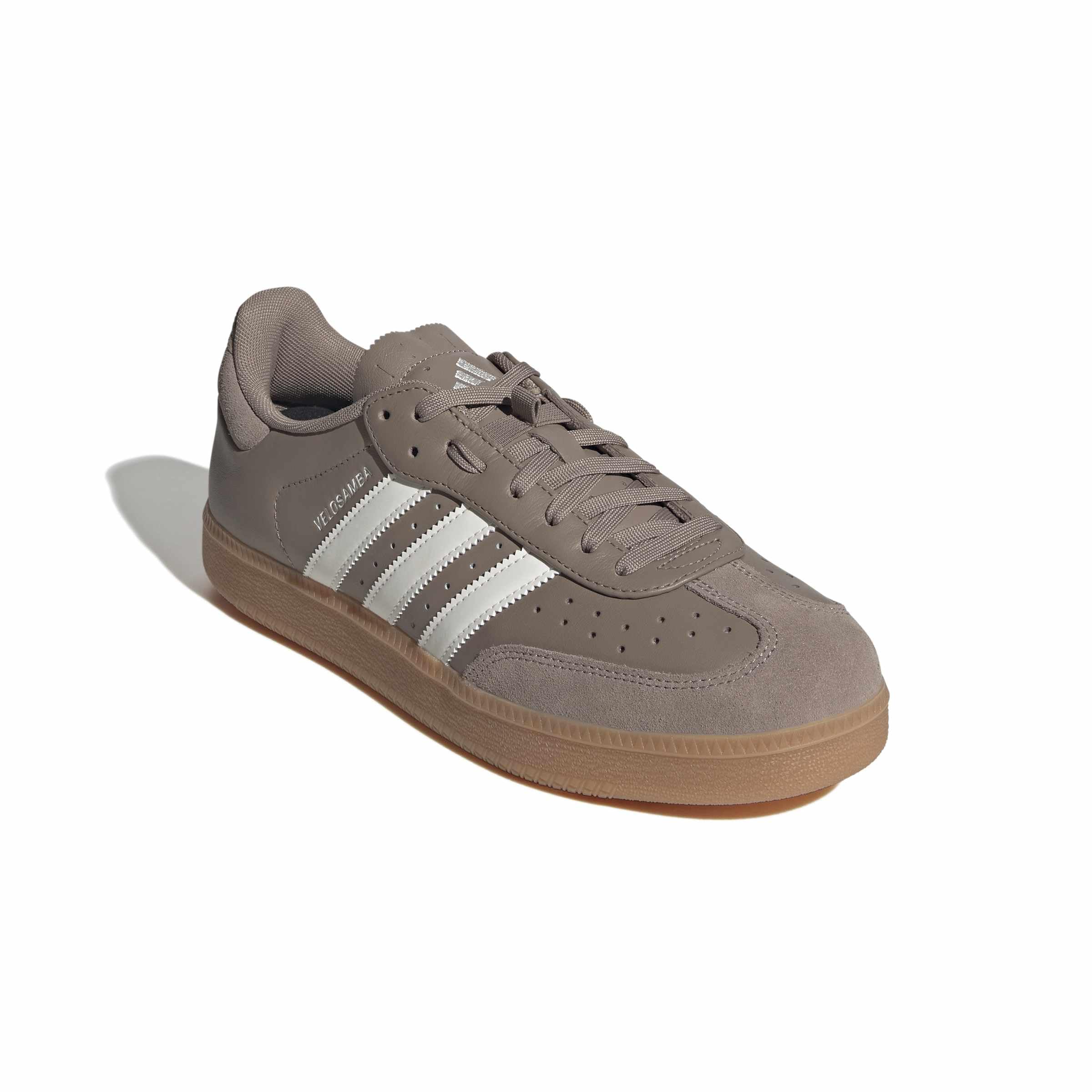 adidas Unisex Velosamba Lea Shoes, Chalky Brown/Chalk White/Core Black, 42 EU