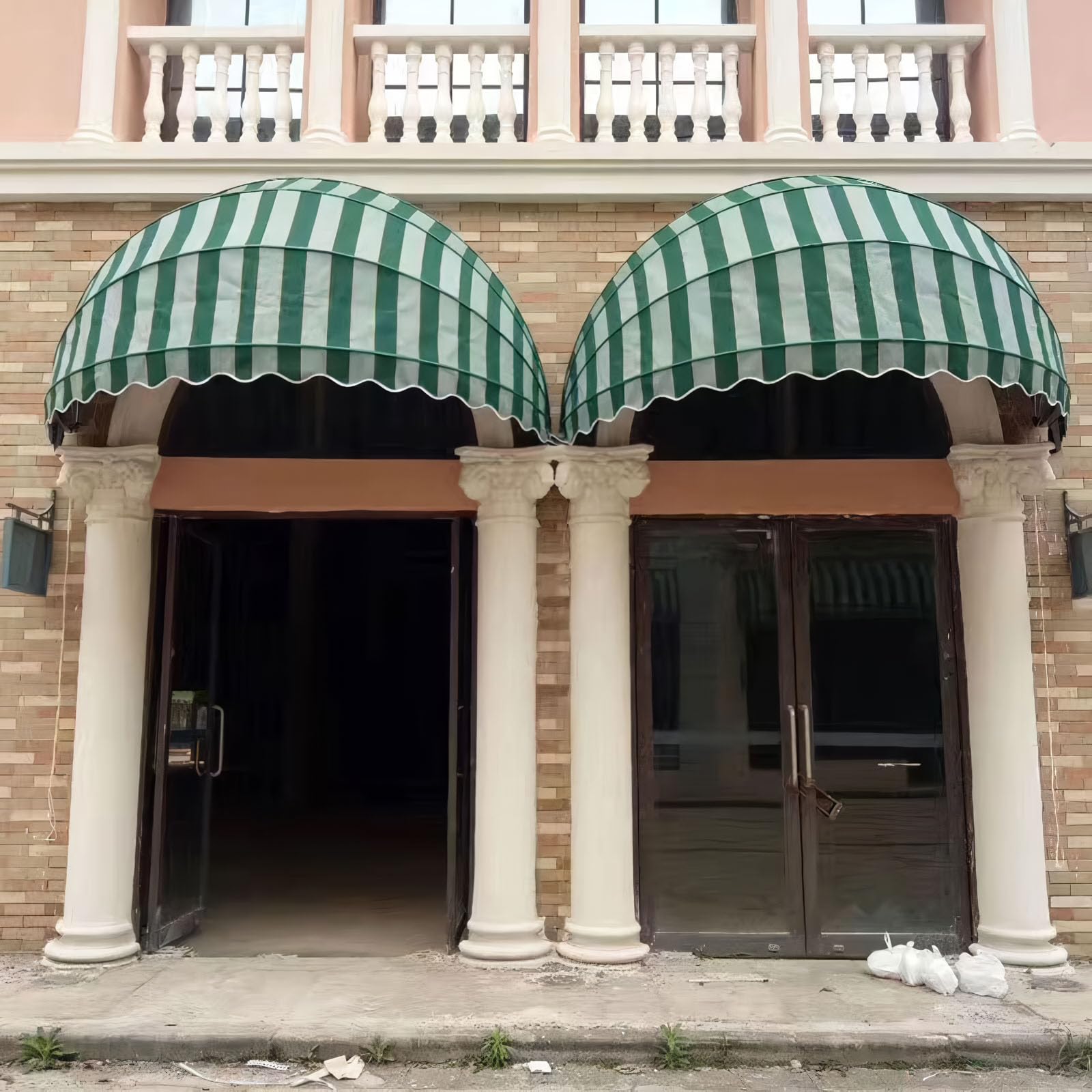 Toldo retráctil curvado para ventana y puerta plegable como refugio de patio exterior